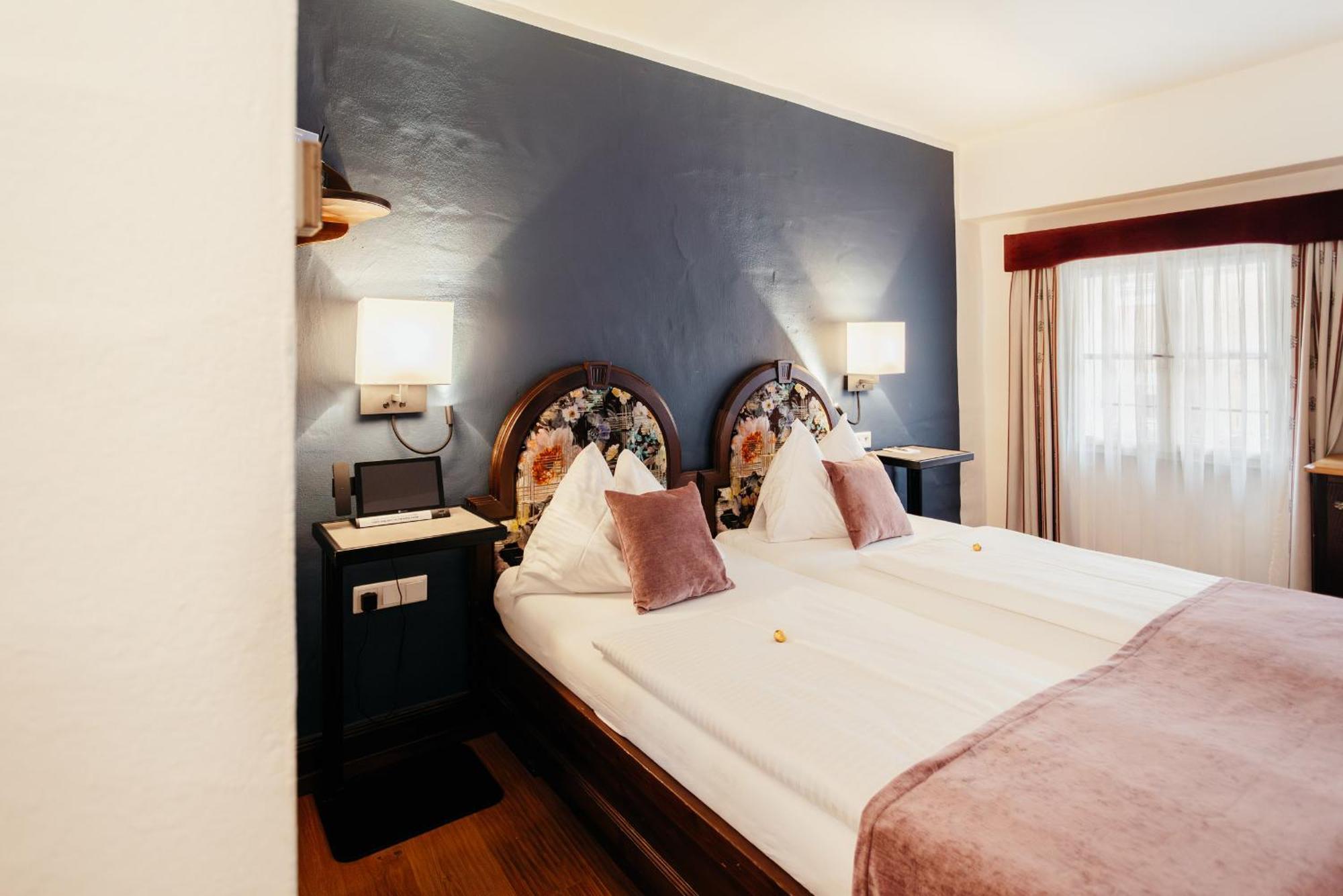 Small Double Room Air-Con