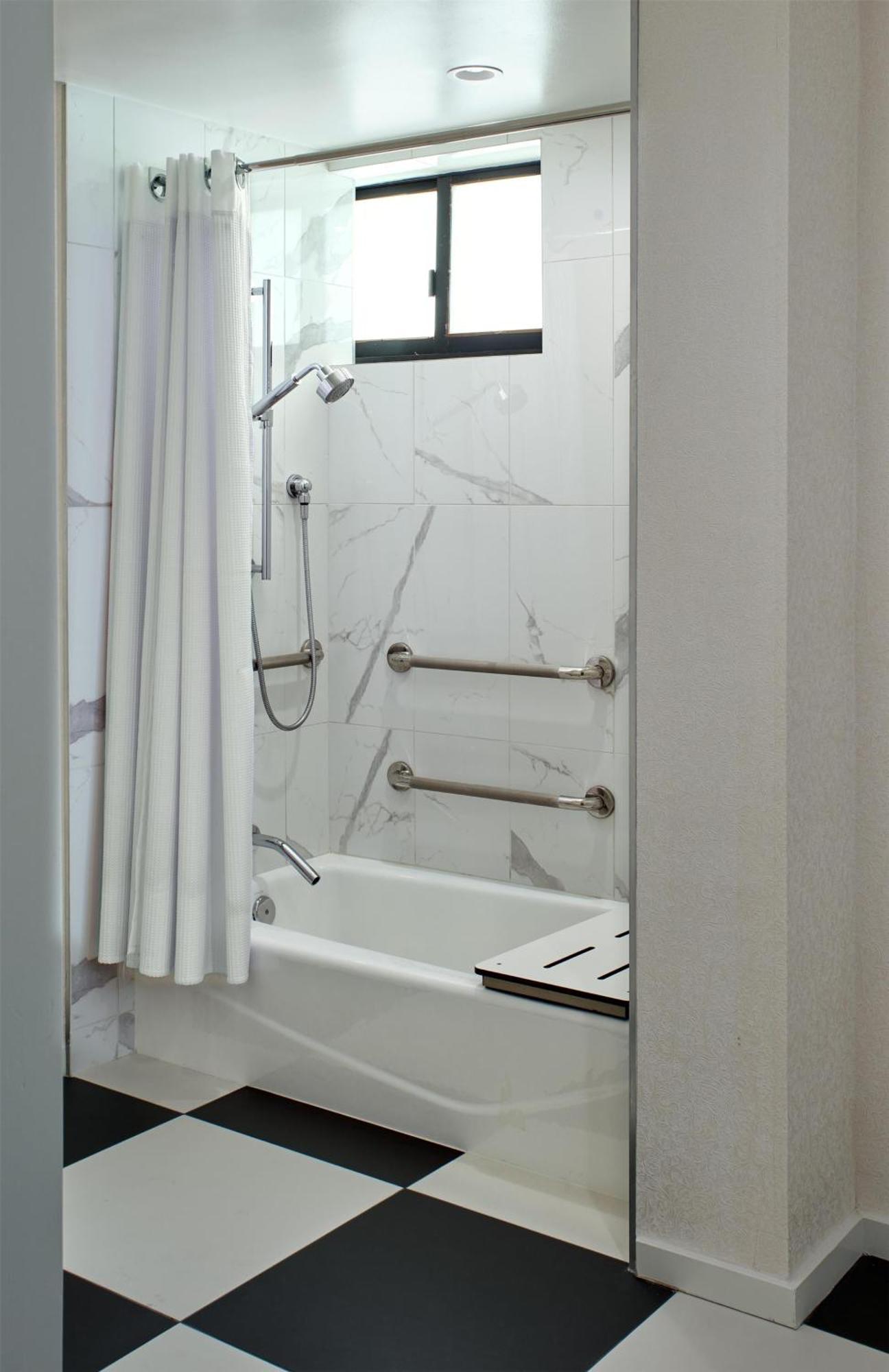 King Studio Suite Bathtub Mobility Access or Communication Assistance