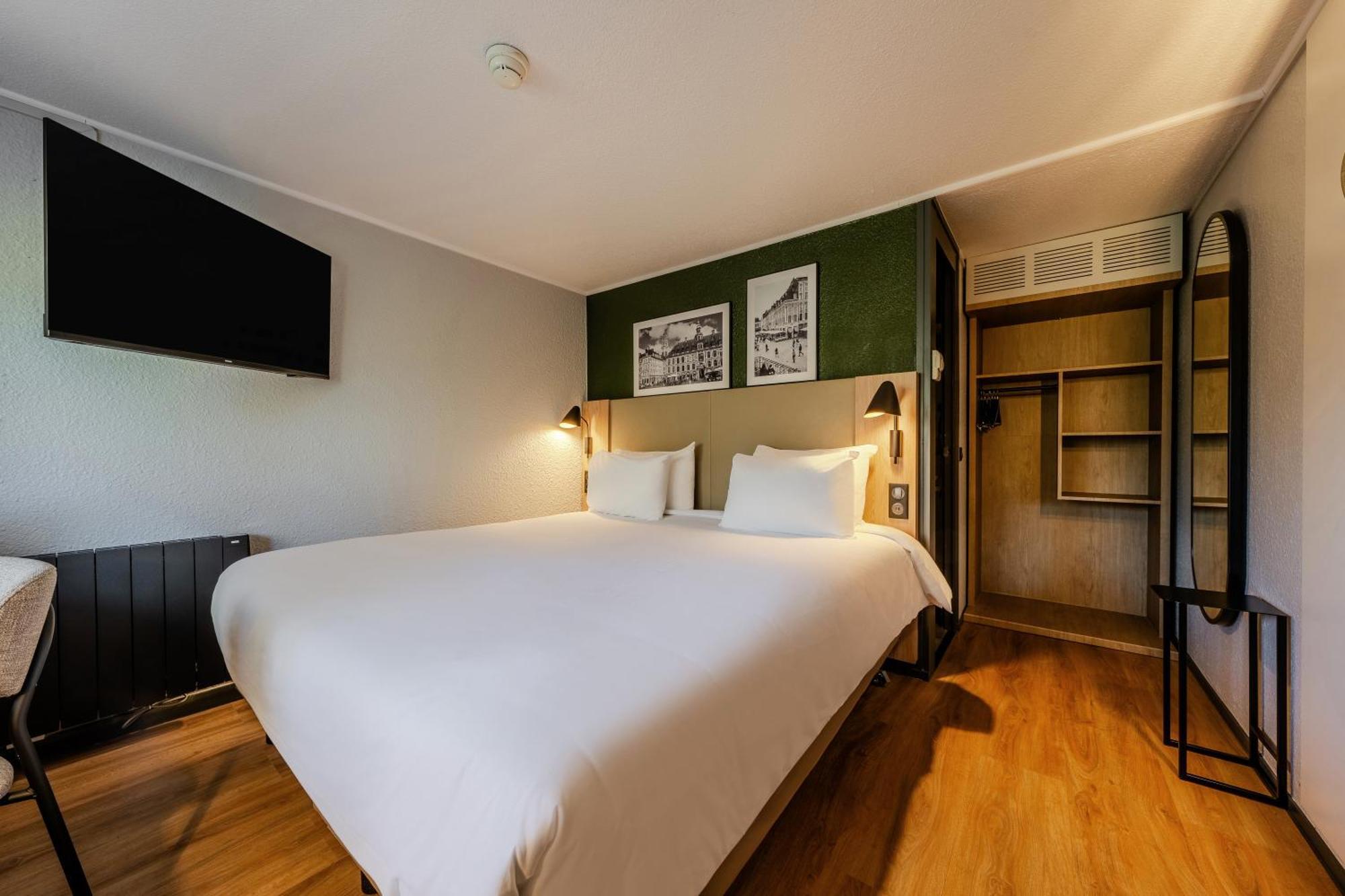 Superior Room 1 King Bed