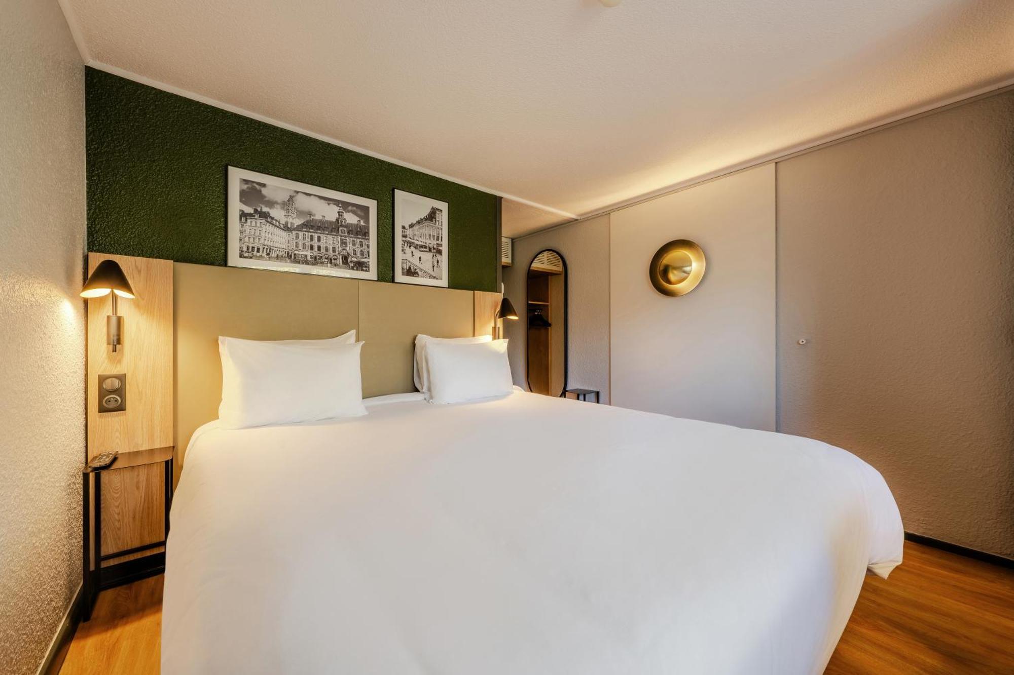 Superior Room 1 King Bed