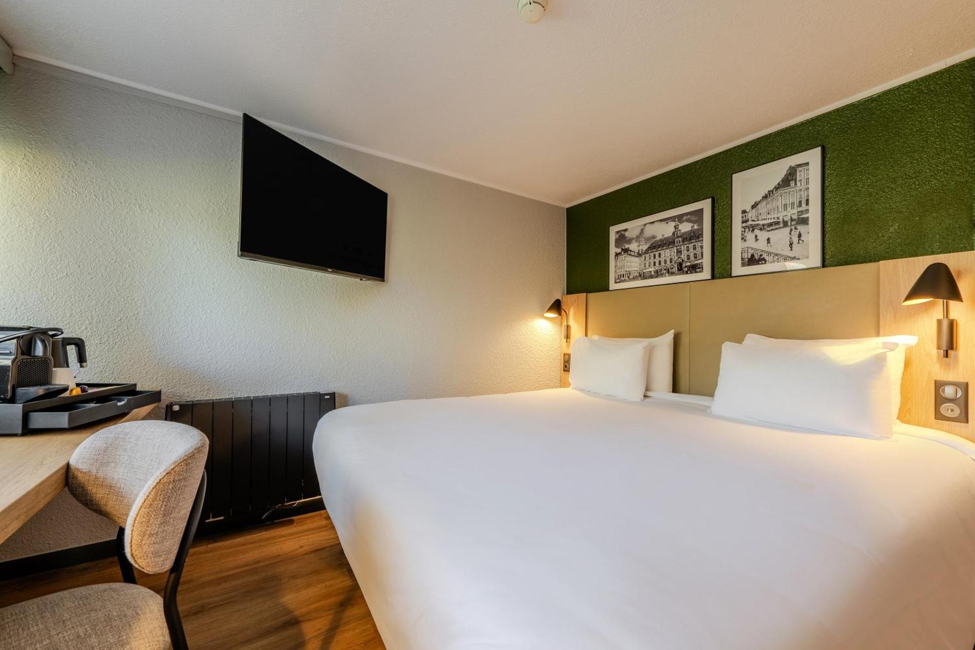 Superior Room 1 King Bed