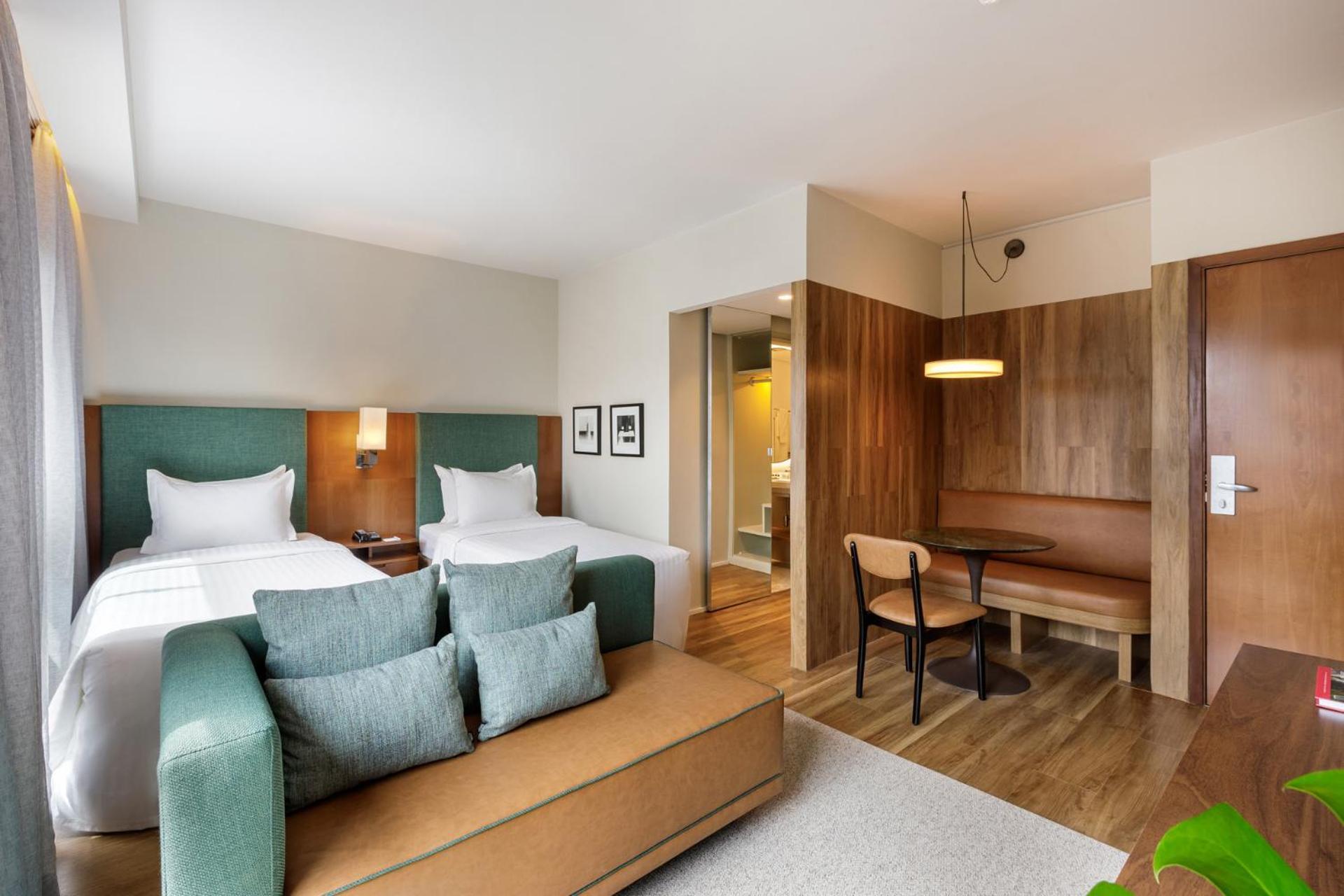 Junior Suite,1765177730:JPEG