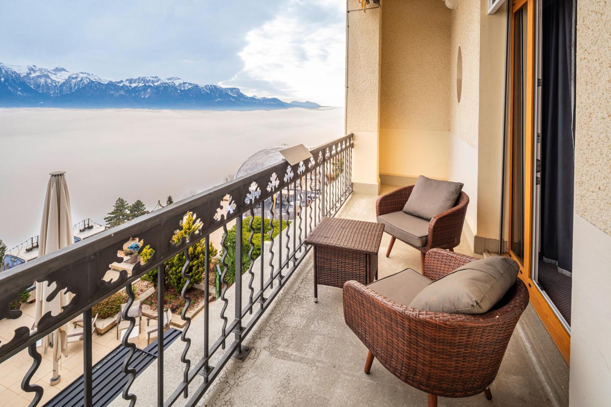 Royal Suite 2 bedrooms balcony lake view