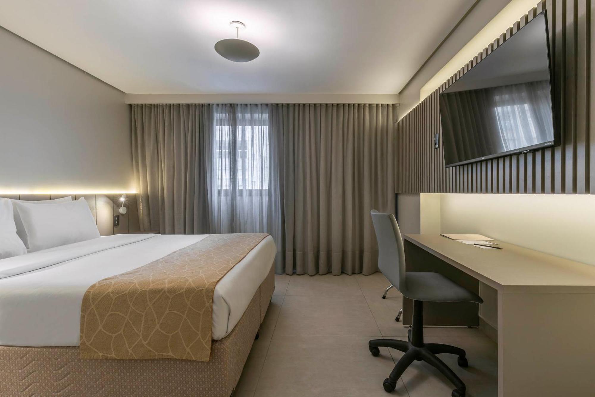 Quarto com Cama Queen-size