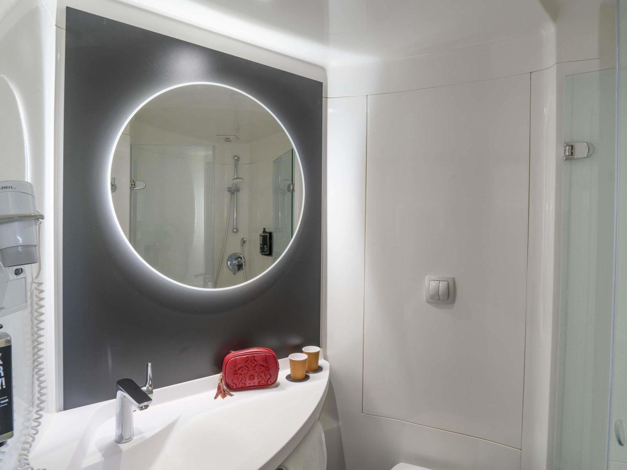 Chambre Double Classique - Accessible aux Personnes à Mobilité Réduite