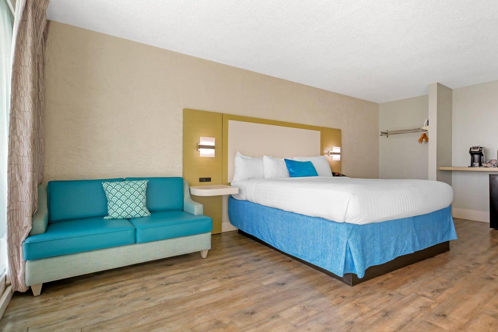 Standard King Room Harbor View Non-Smoking