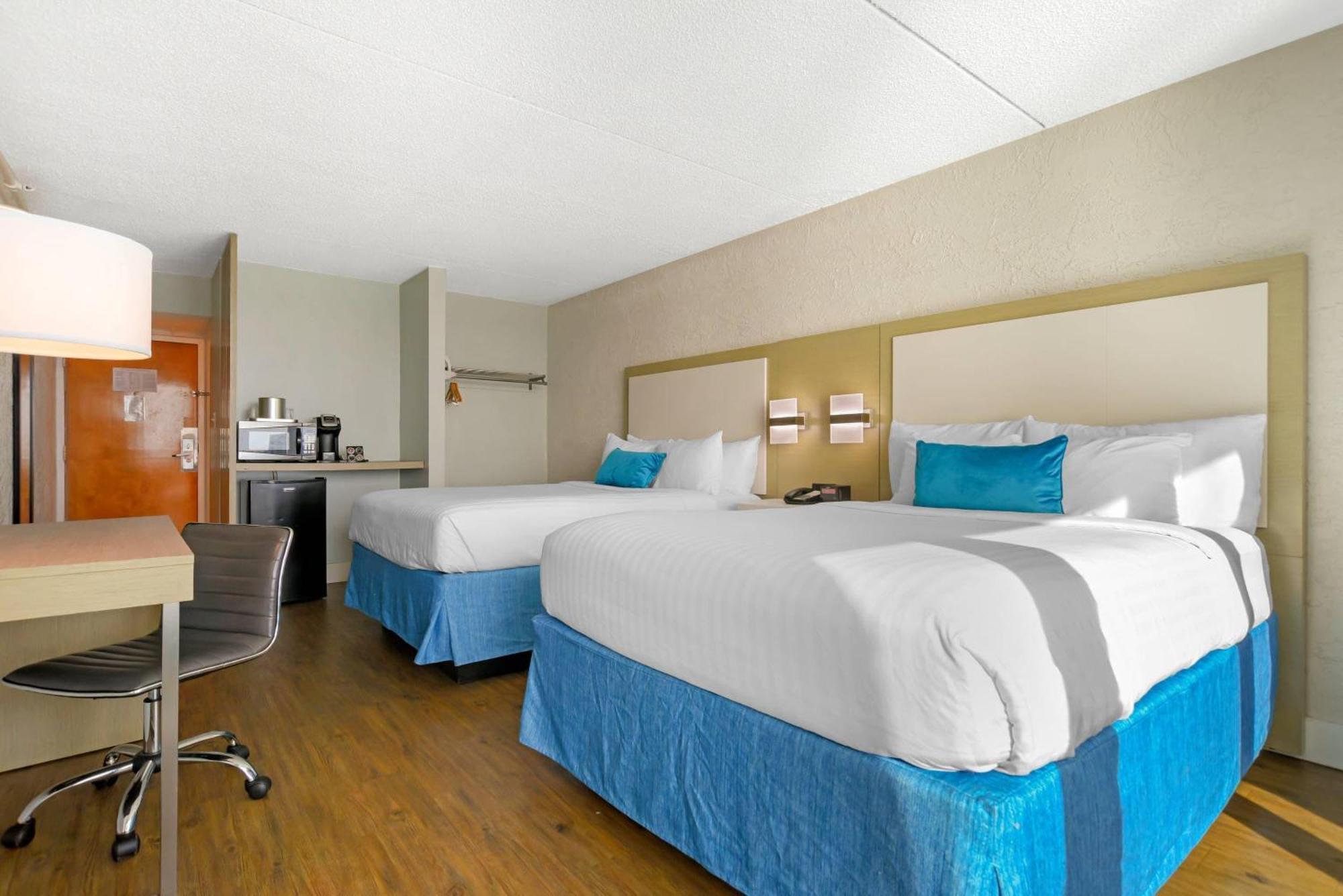 Queen Room Two Queen Beds Harbor View Non-Smoking