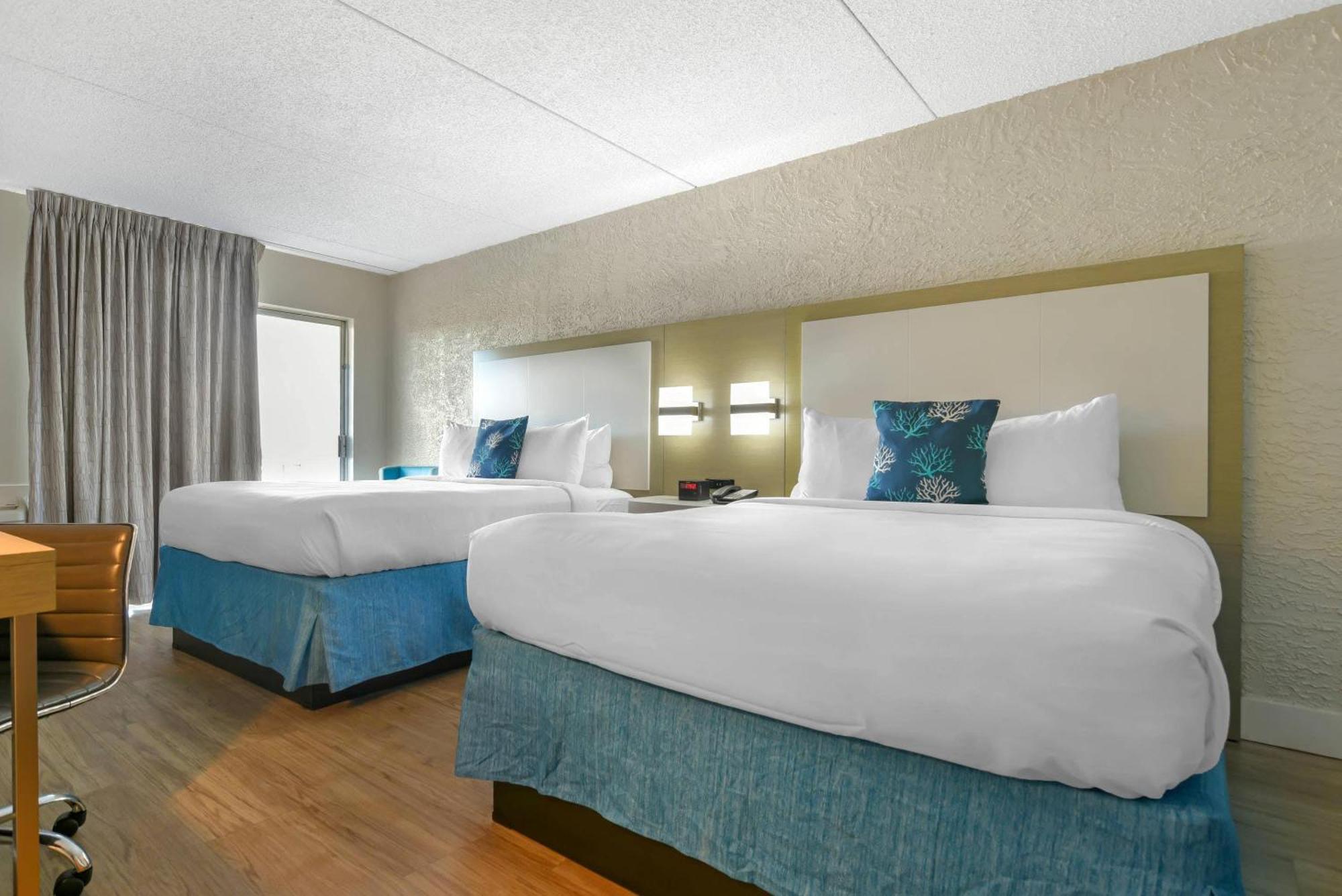 Queen Room Two Queen Beds City View Non-Smoking