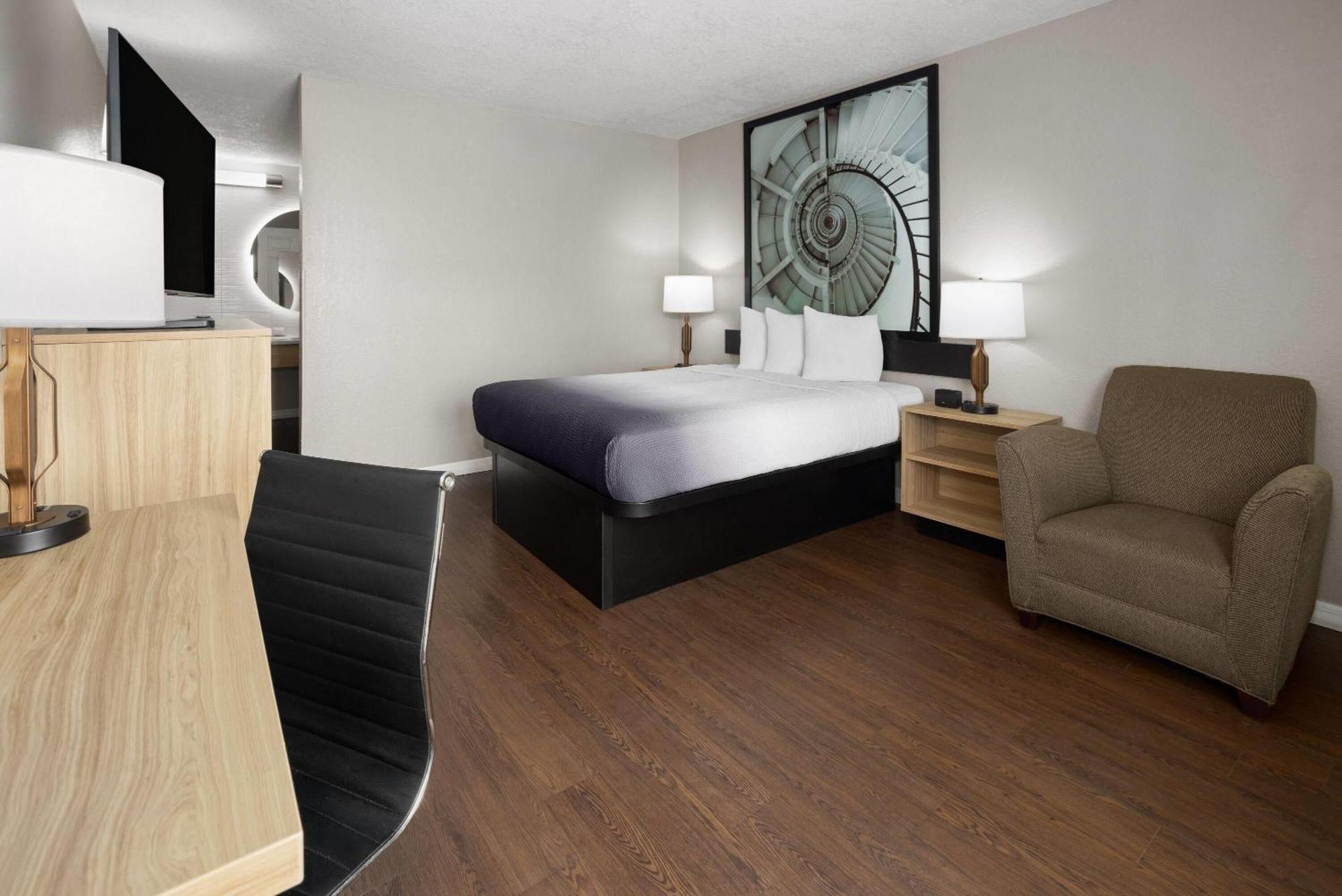 Queen Room Mobility or Hearing Access Non-Smoking