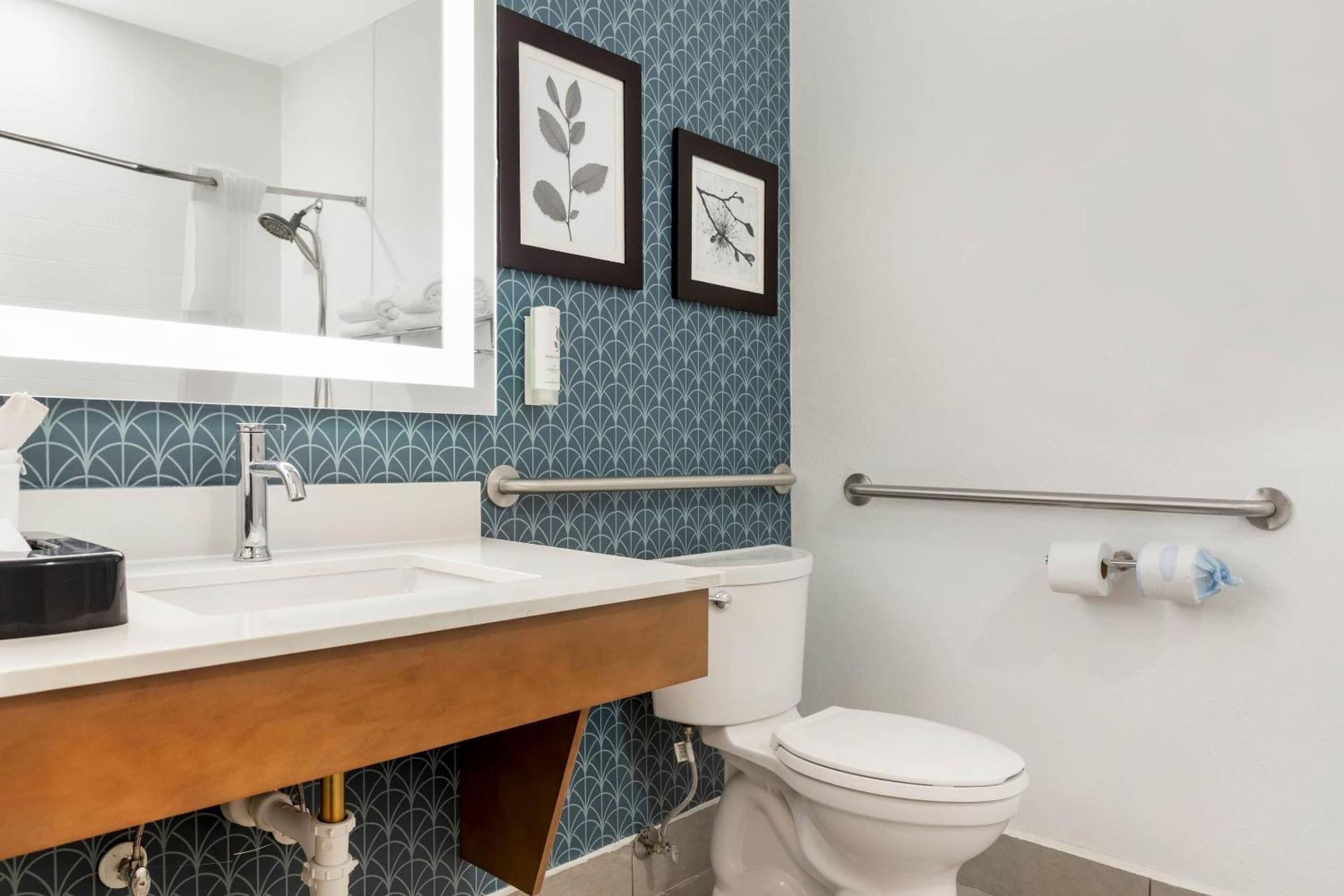 Queen Room Two Queen Beds Disability Access or Non-Smoking