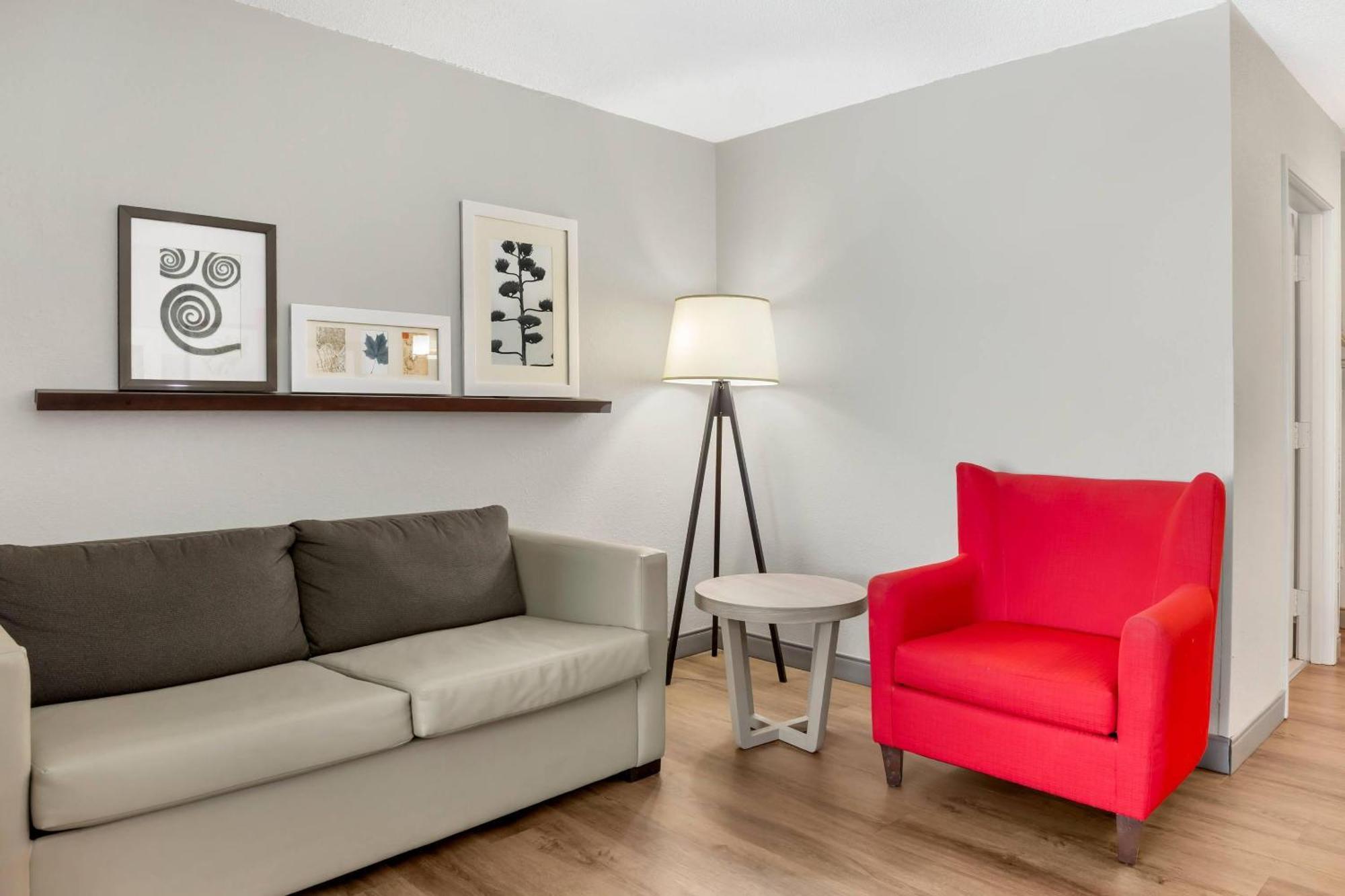 One-Bedroom King Suite Non-Smoking