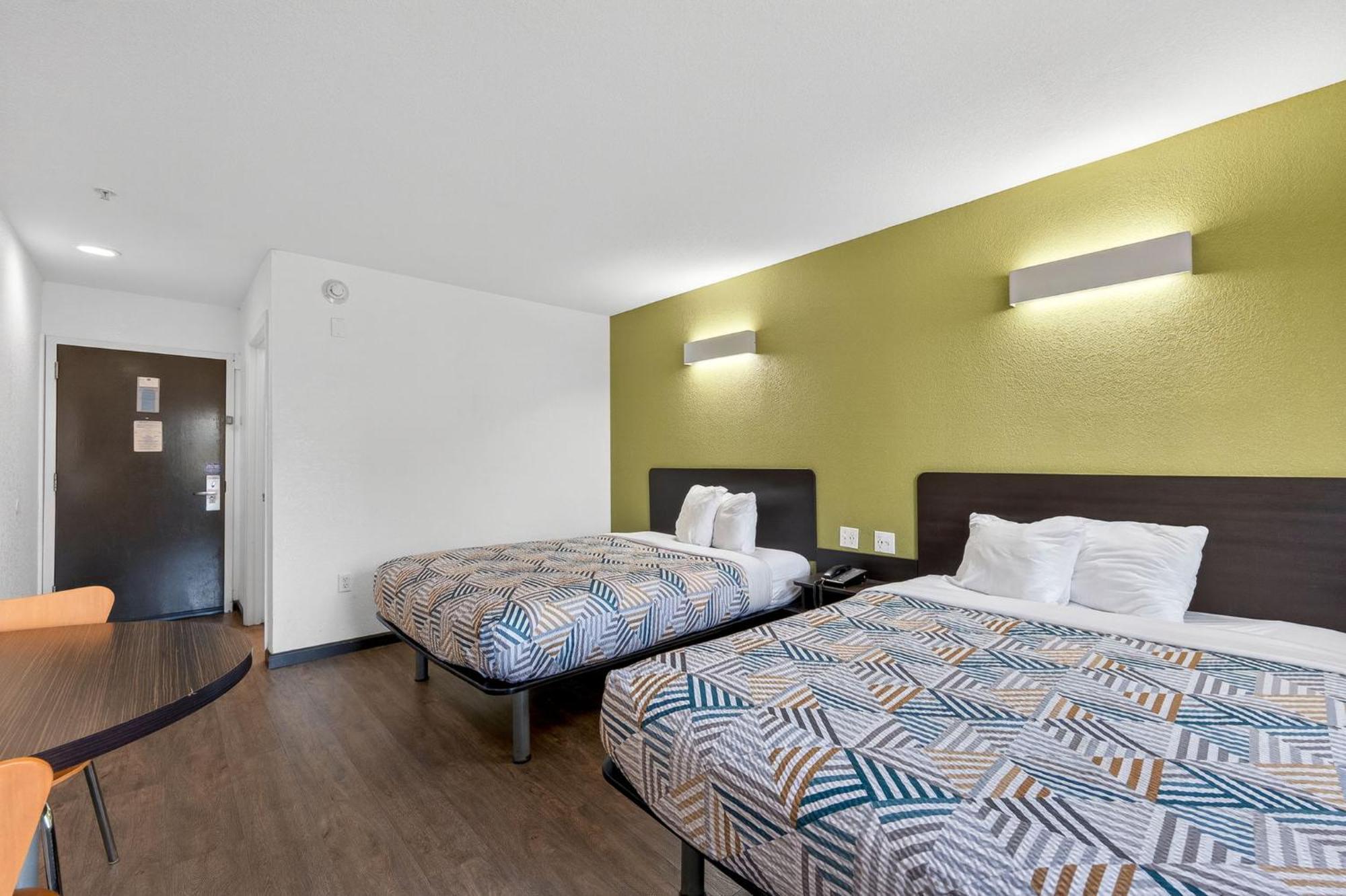 Queen Room Two Queen Beds Non-Smoking
