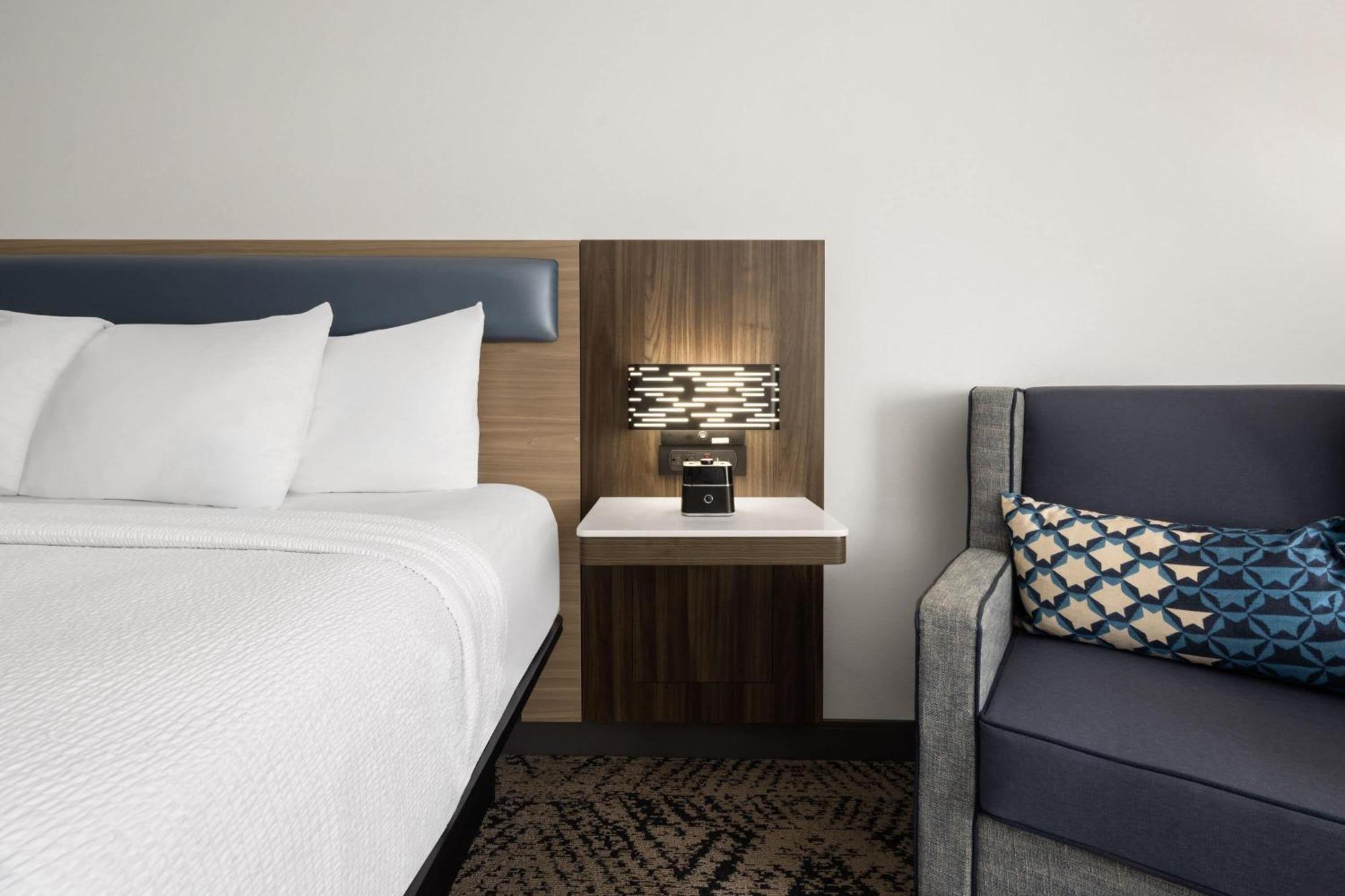 Standard Room 1 King Bed