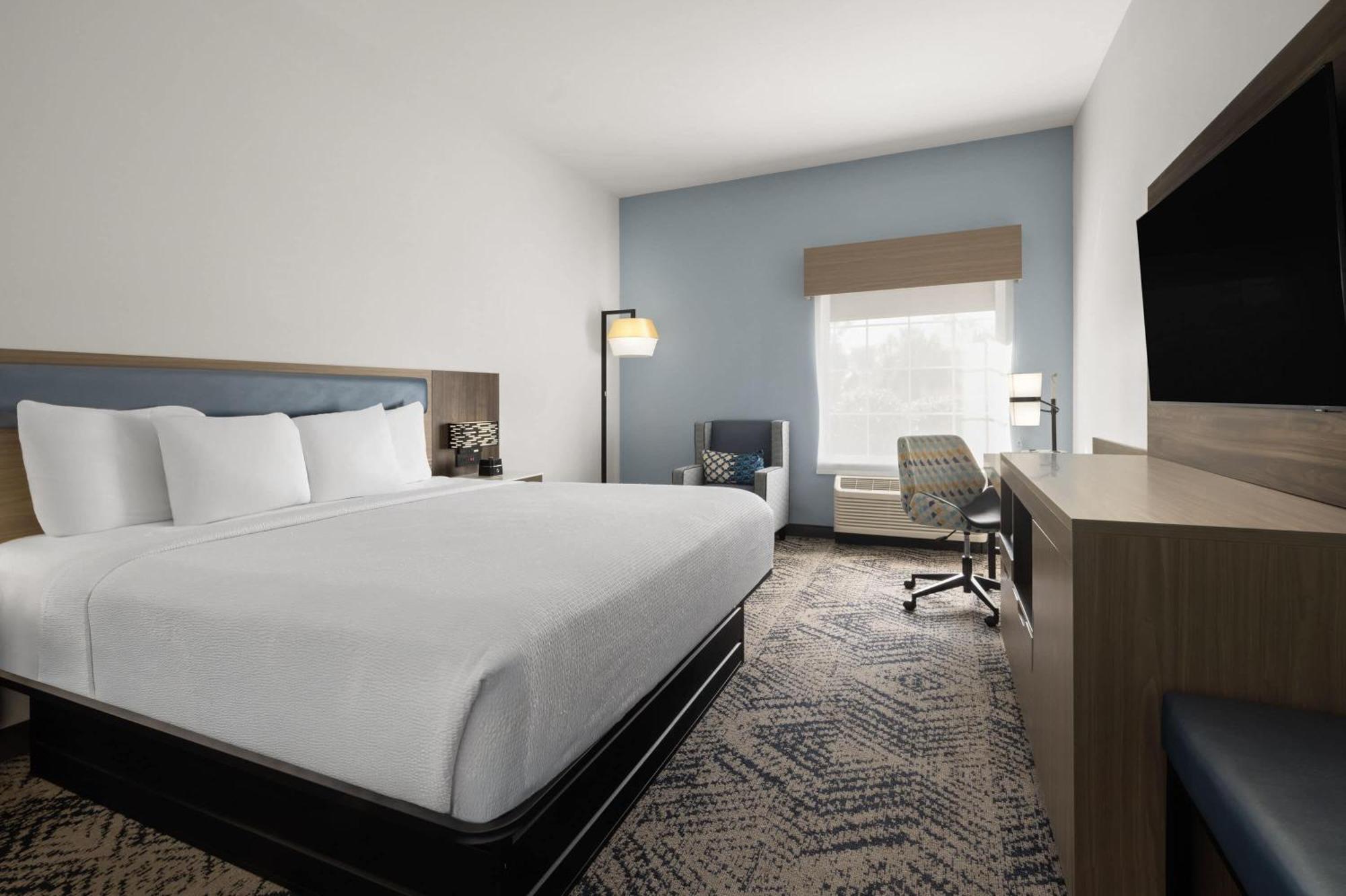 Standard Room 1 King Bed
