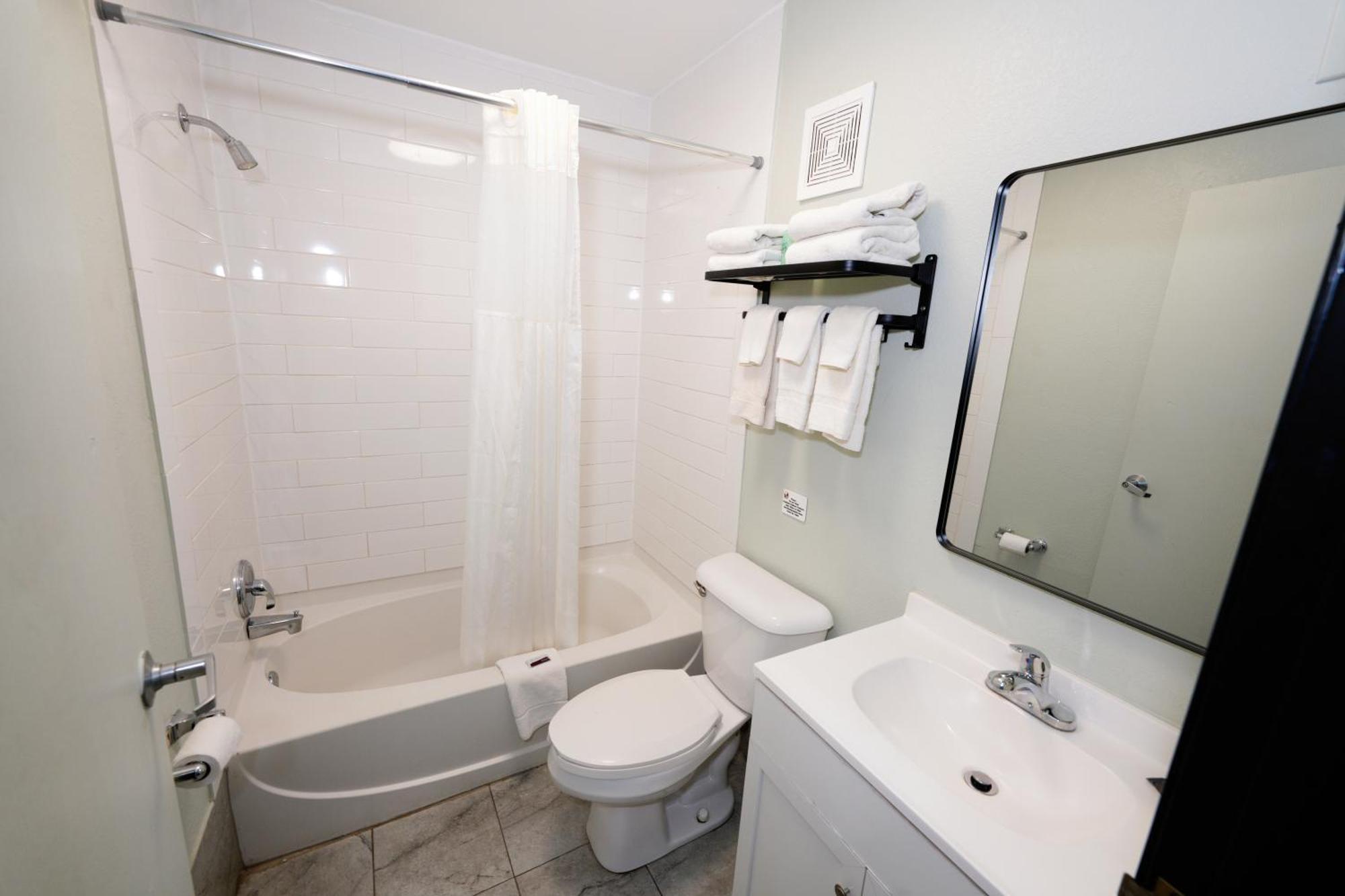 Basic Triple Room,1765345285:JPEG