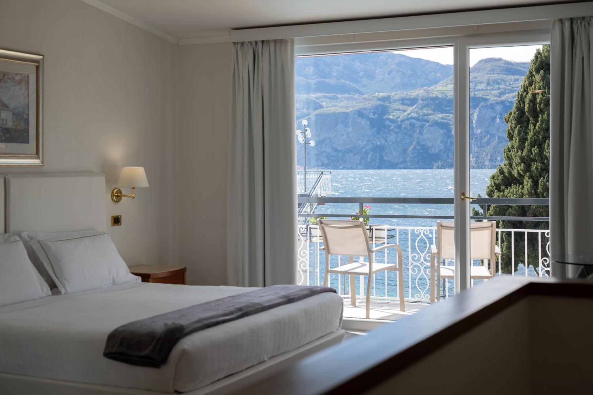 Junior Suite with Lake View