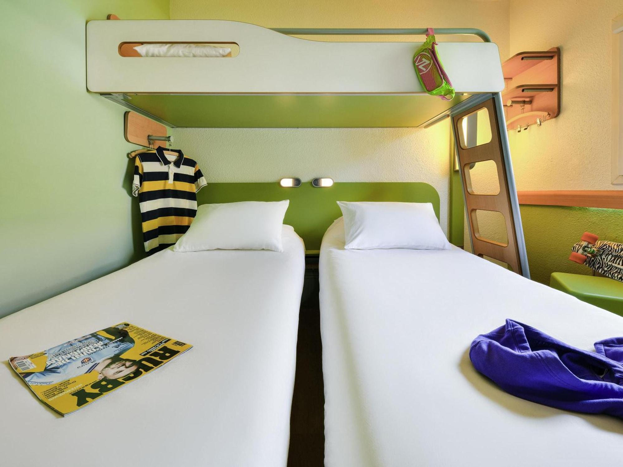 Classic Triple Room Three Single Beds
