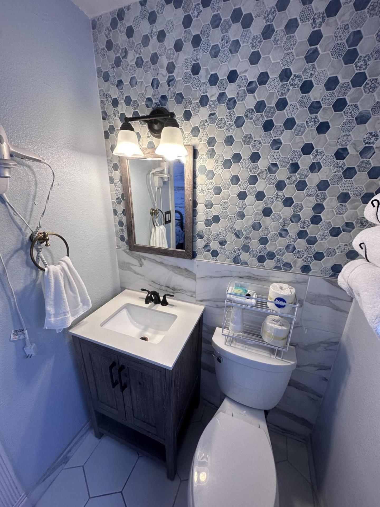 Single Queen Room