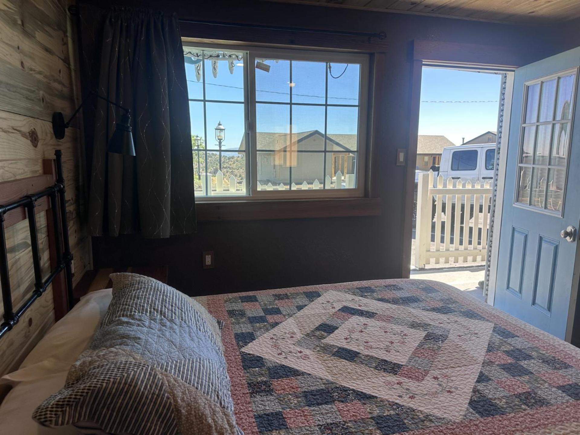 Single Queen Room
