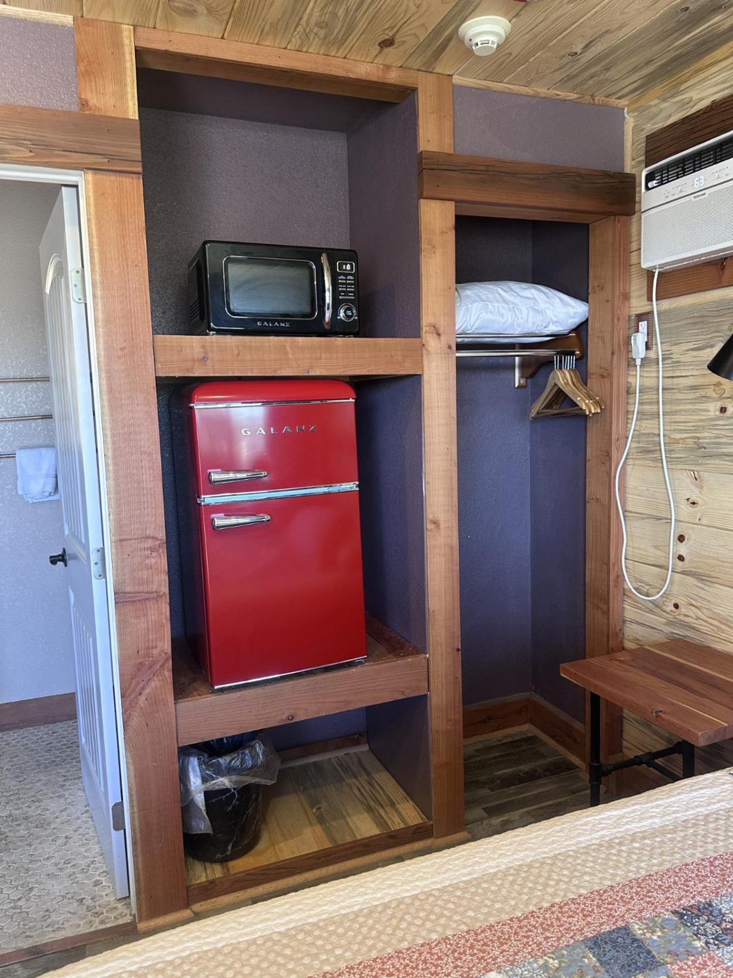 Single Queen Room