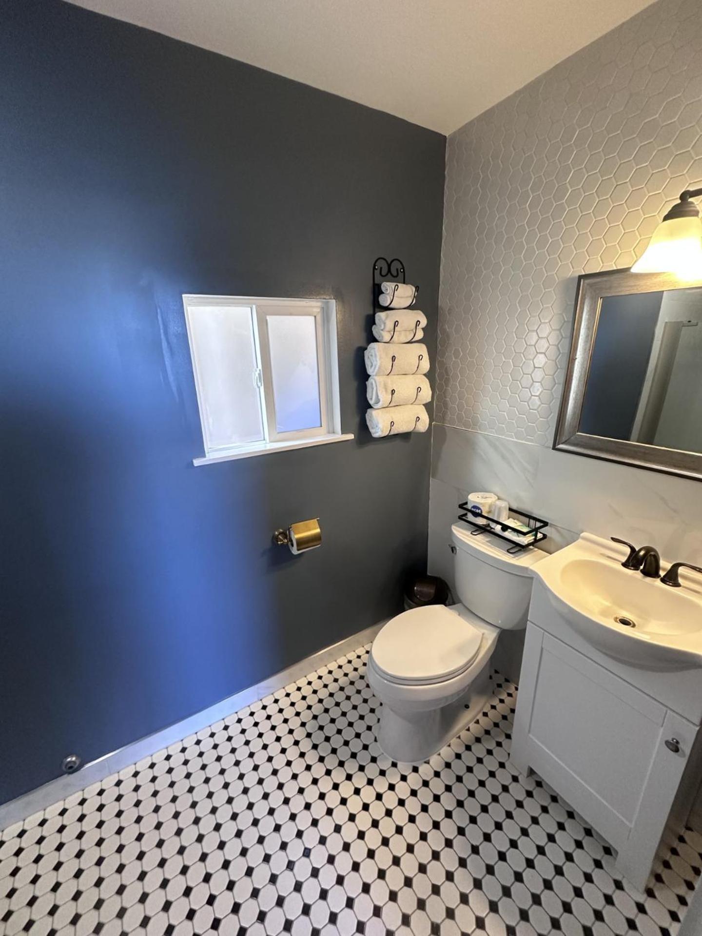 Single Queen Room