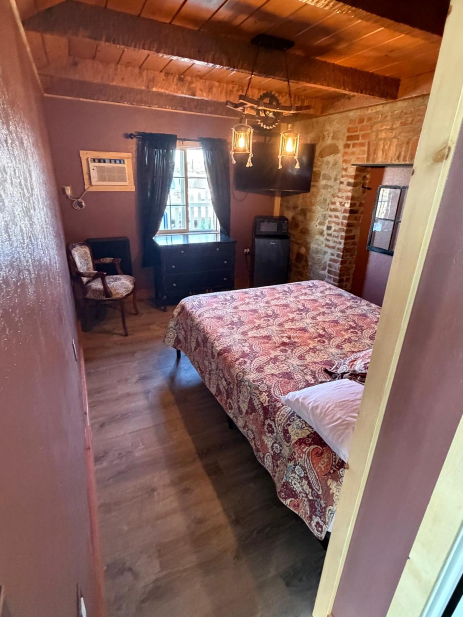 Historic Queen Room
