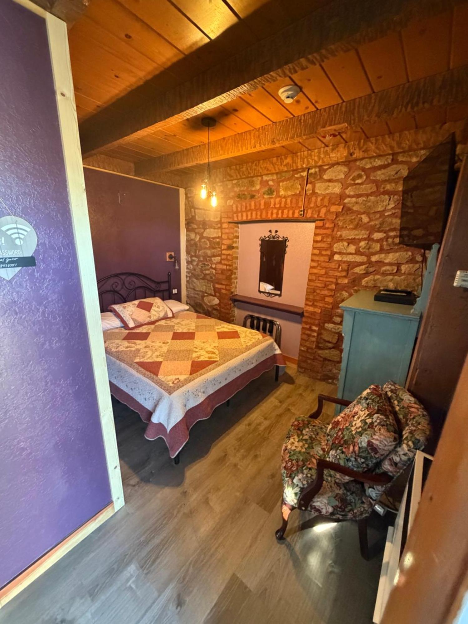 Historic Queen Room