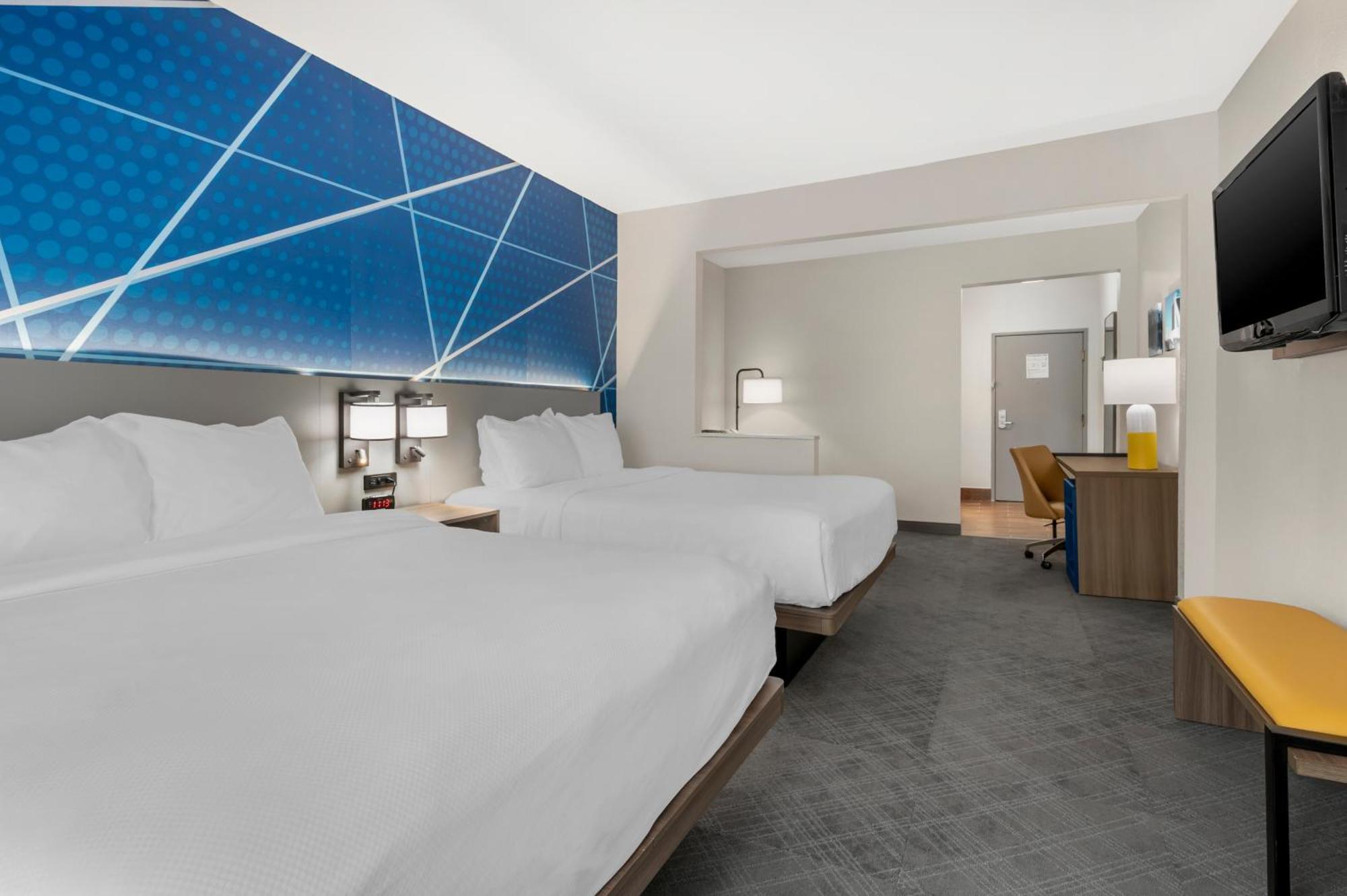 Queen Suite with 2 Queen Beds - Non-Smoking