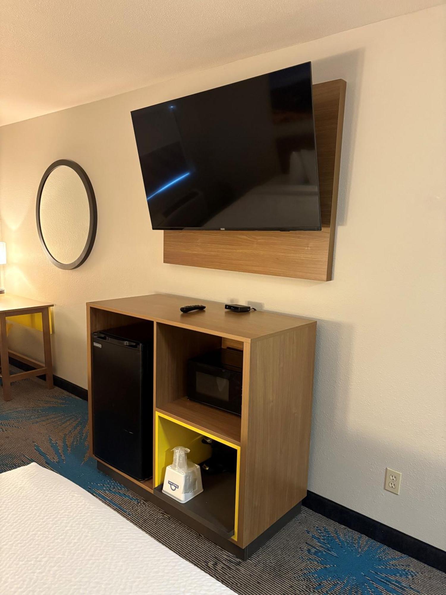 Queen Room Mobility Access or Non-Smoking