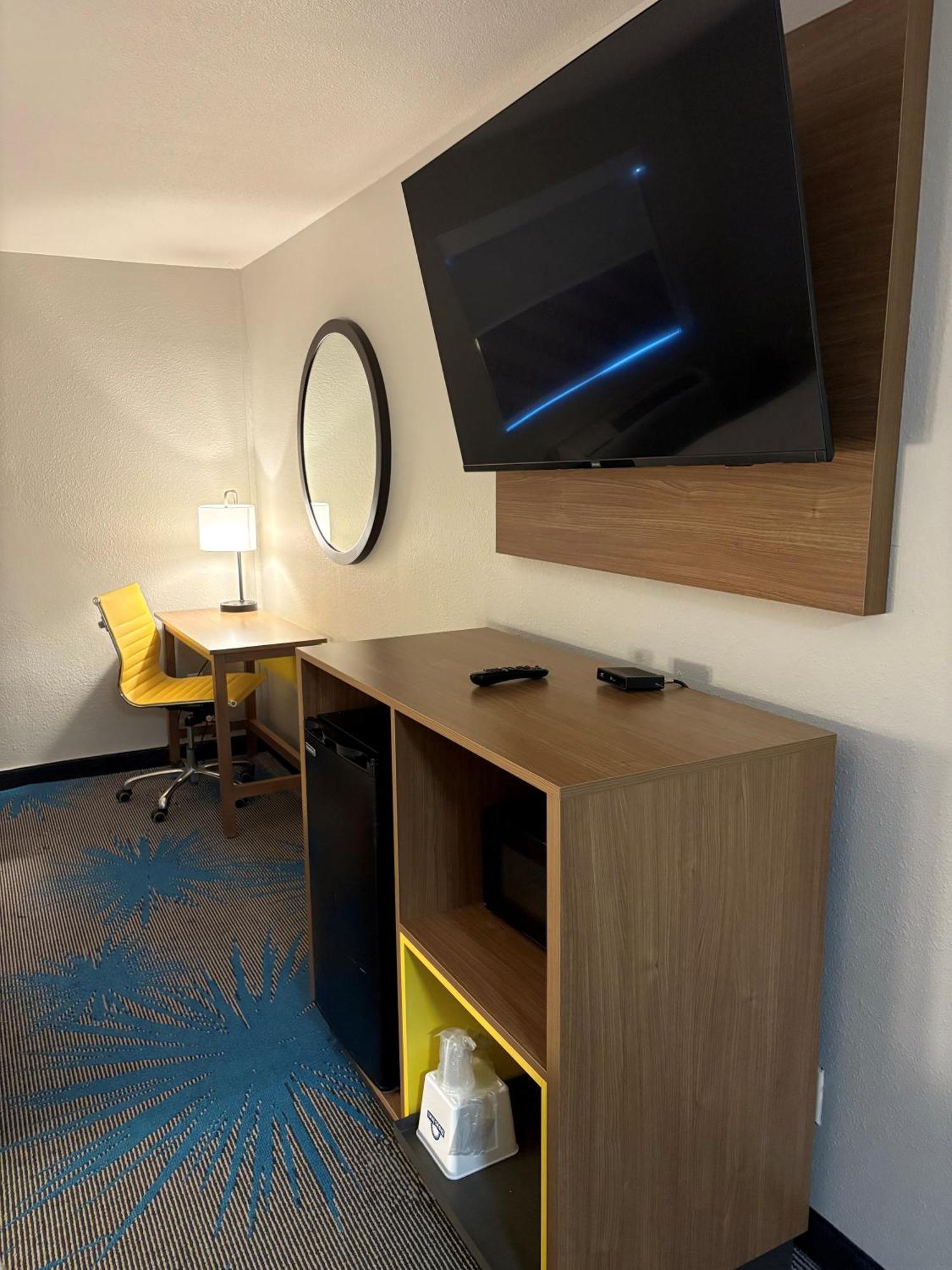 Queen Room Mobility Access or Non-Smoking