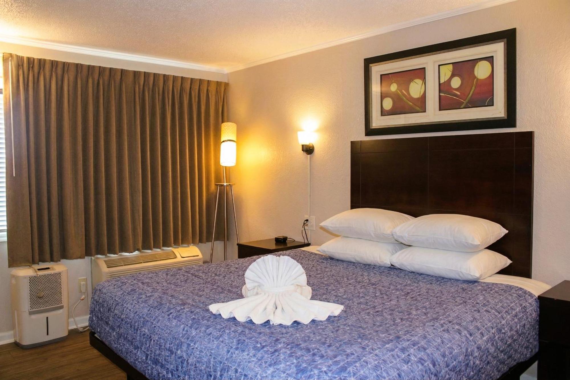 Standard King Room