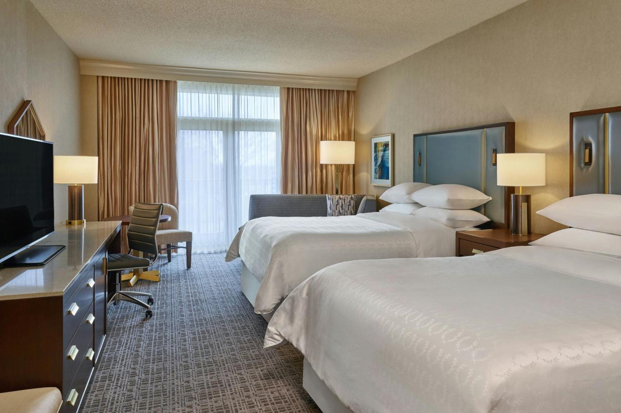 2 Queen Beds Guest Room