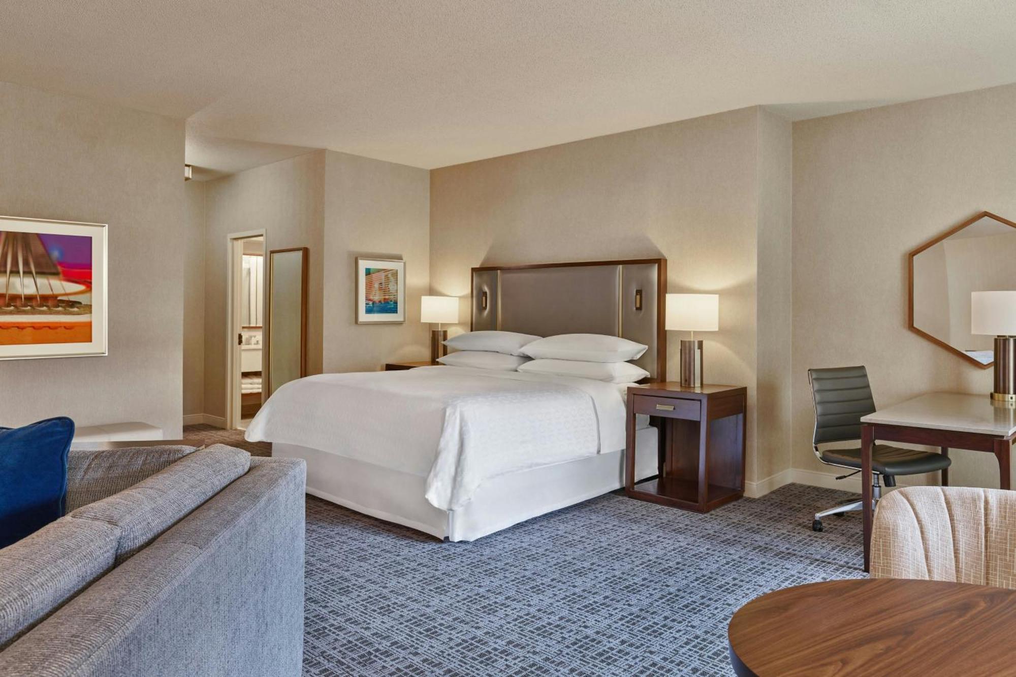 Junior Suite 1 King Corner room