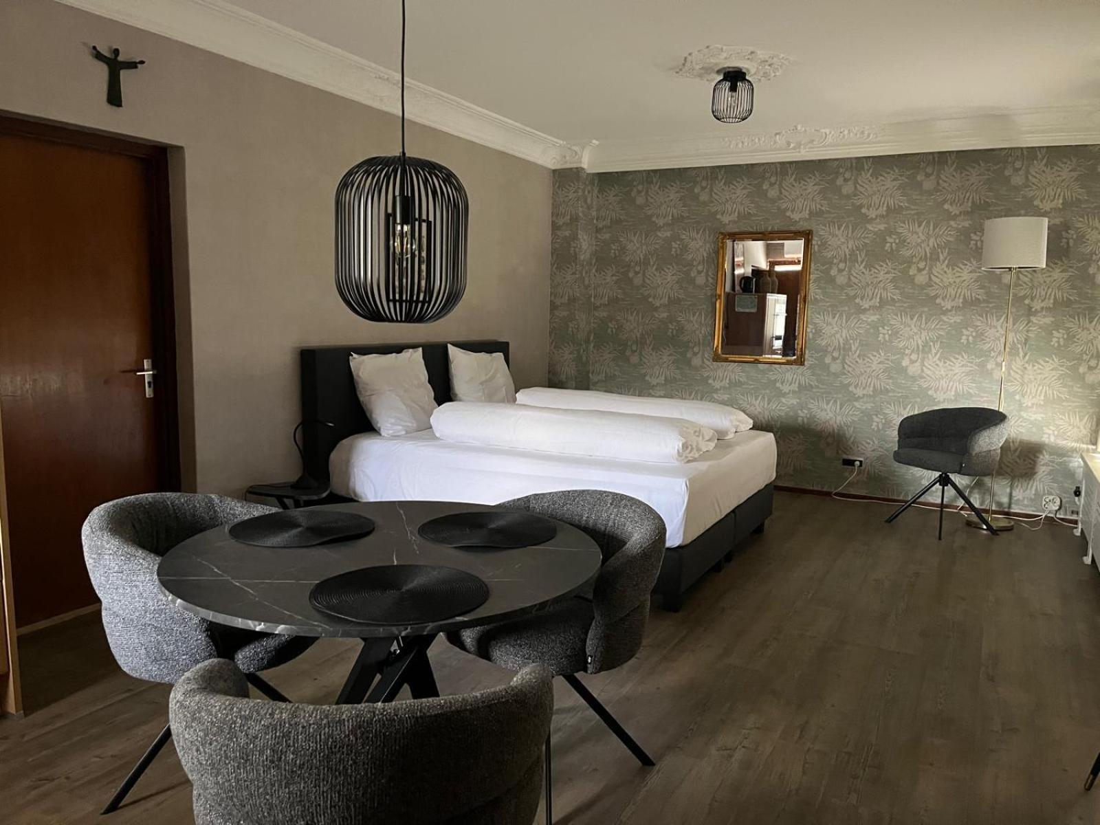 Two-Bedroom Suite,1765582829:JPEG
