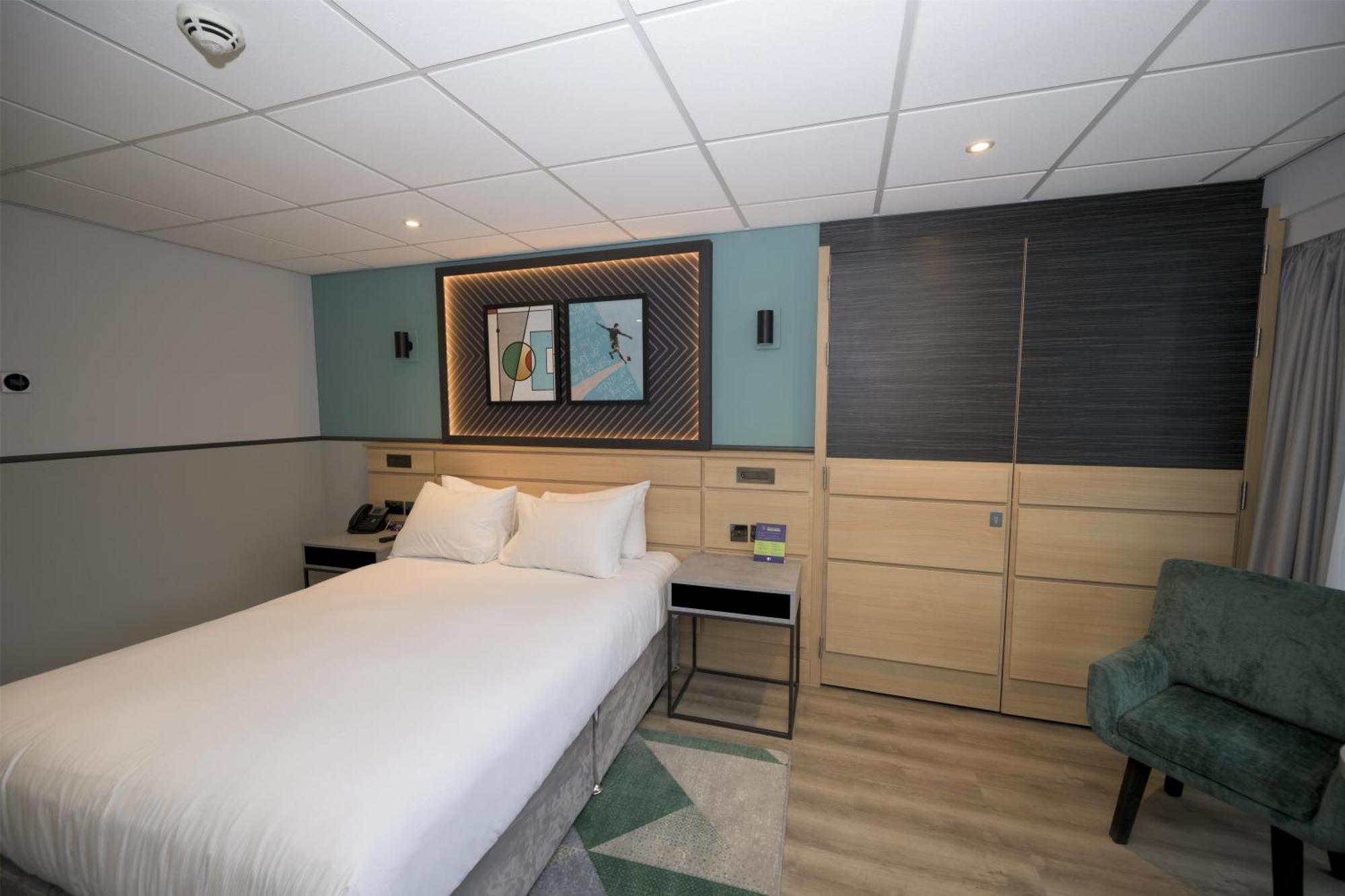 Queen Guest Room Pitch View