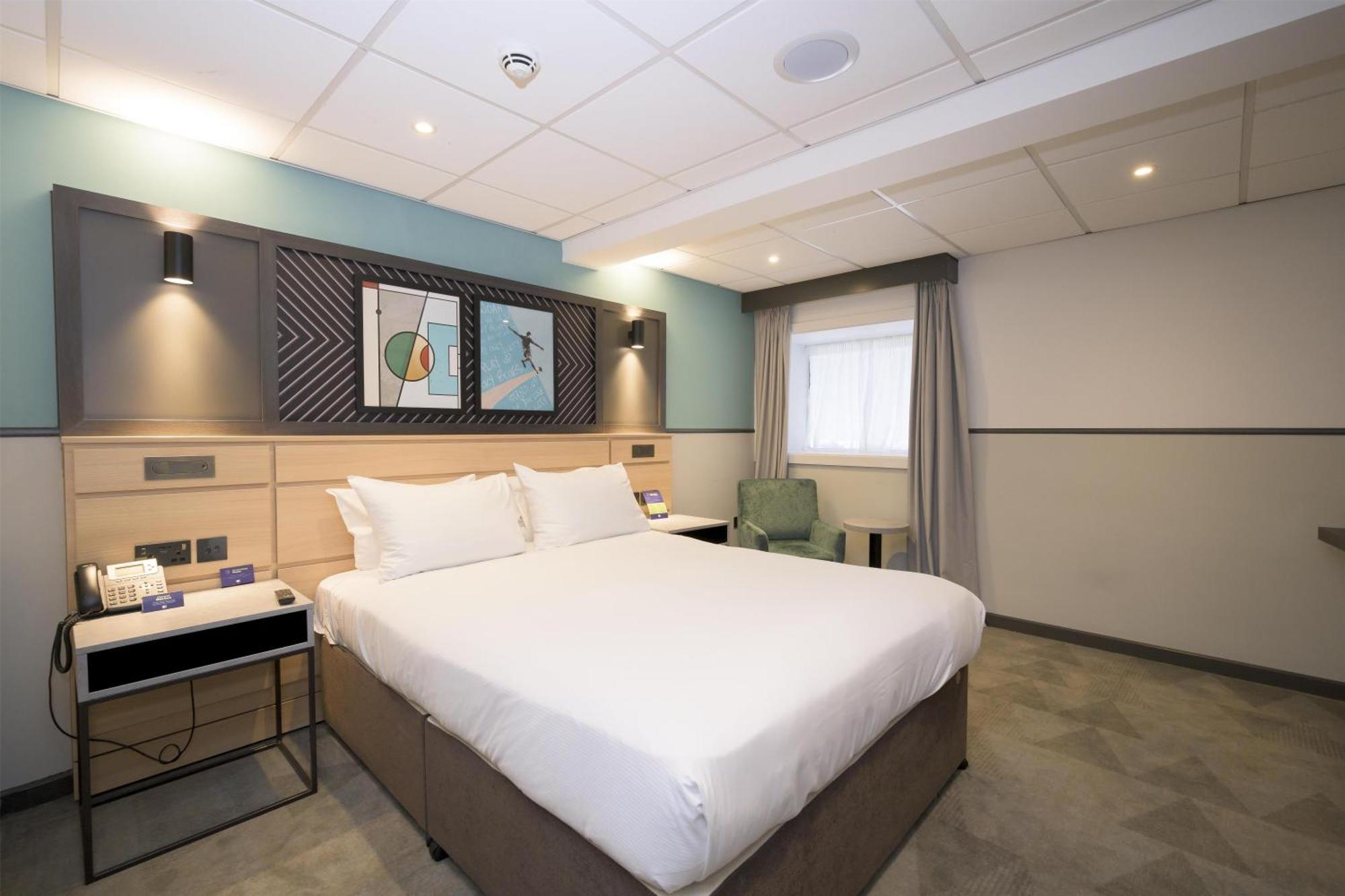 Deluxe Queen Room