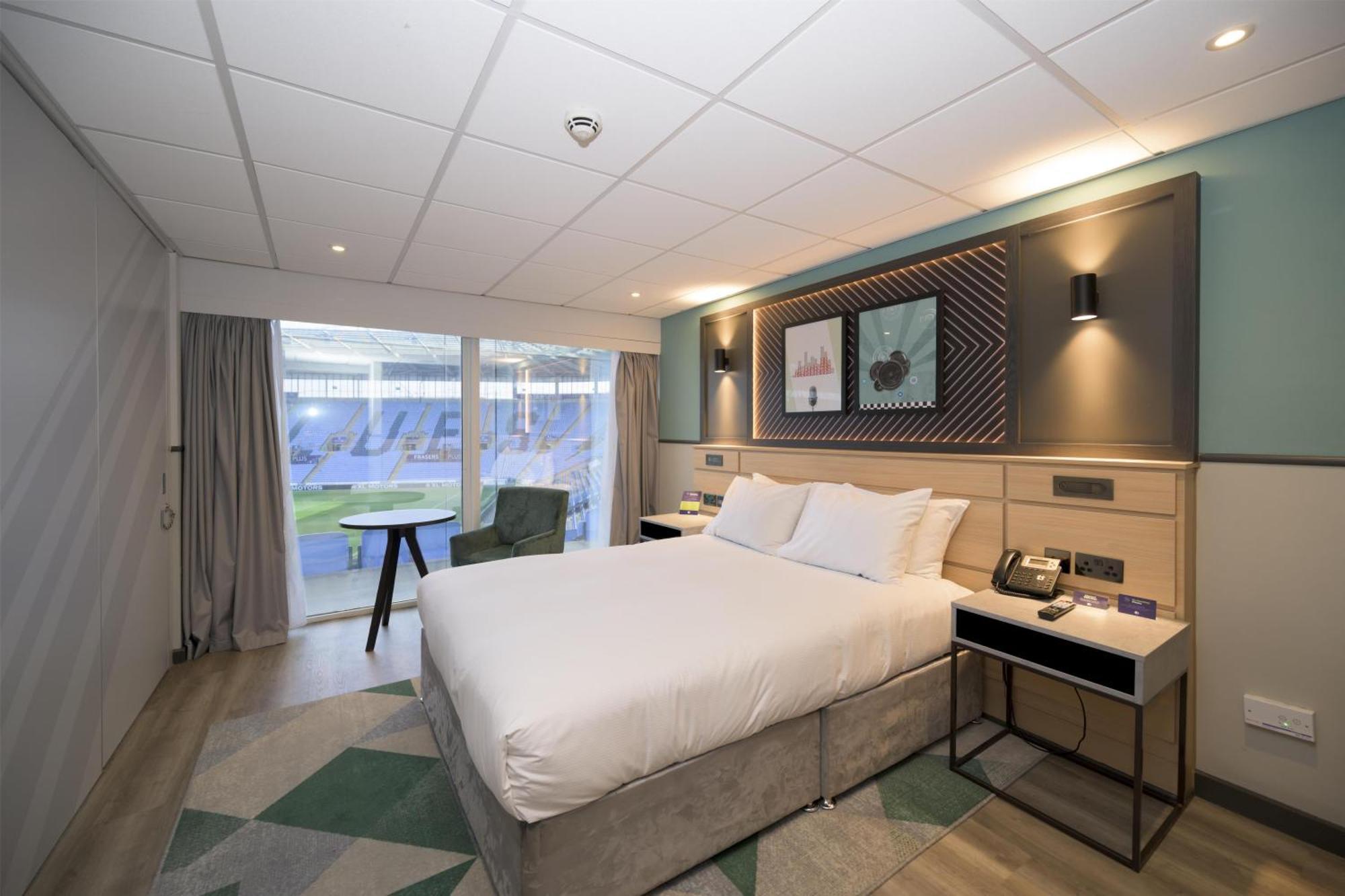 Queen Room Mobility Access