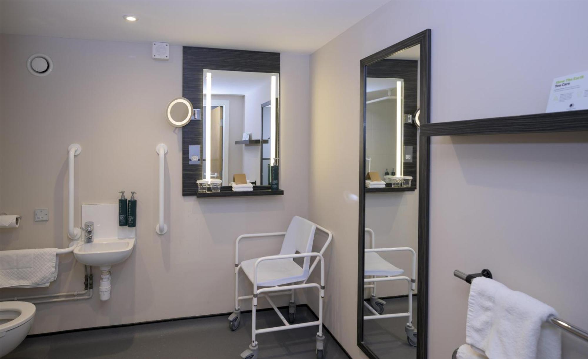 Queen Room Mobility Access