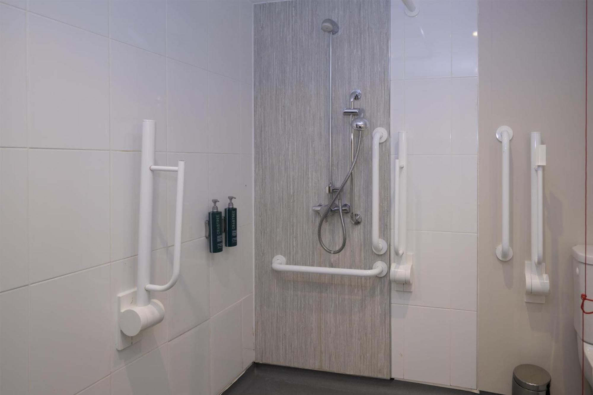 Queen Room Mobility Access