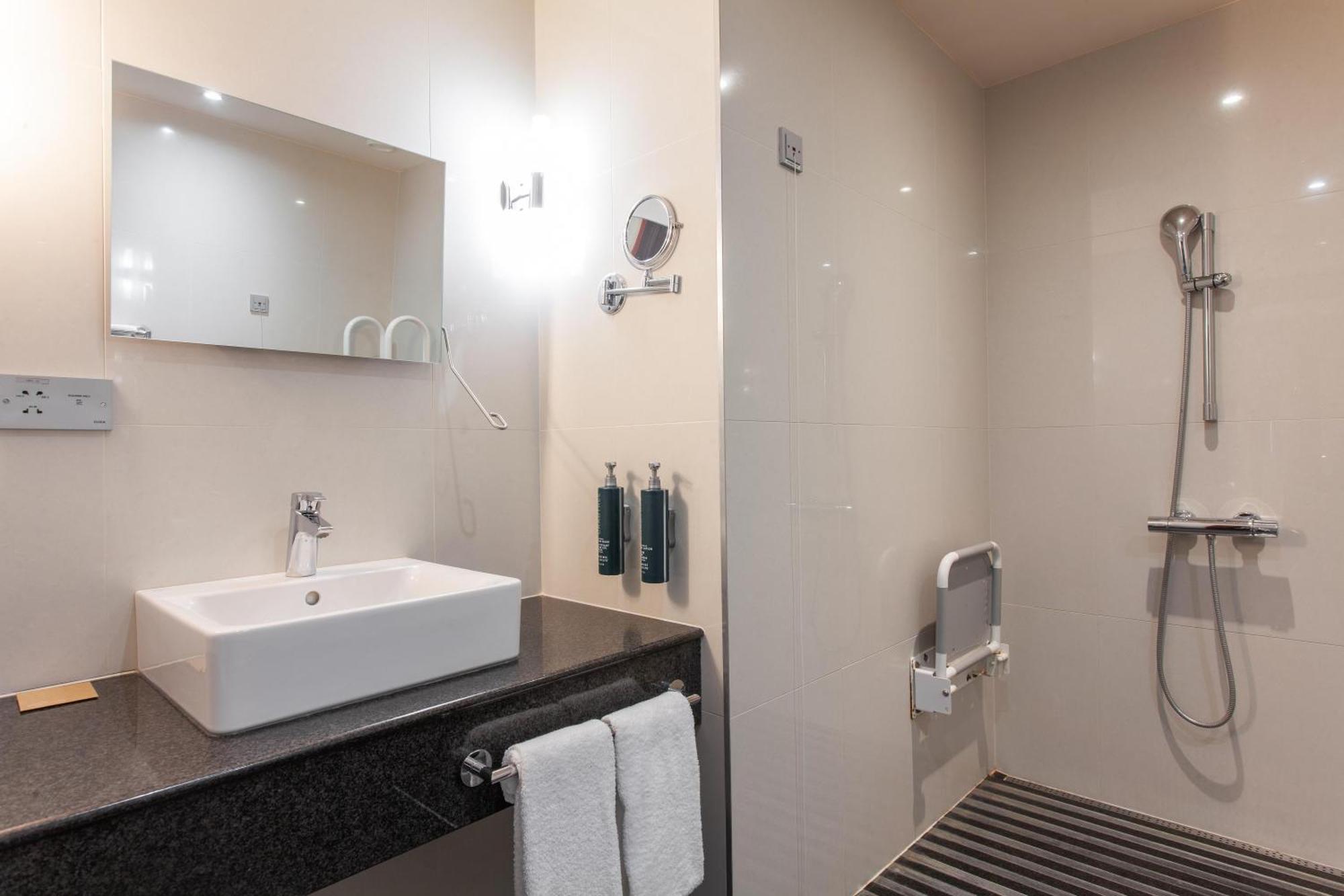 King Room Mobility Access