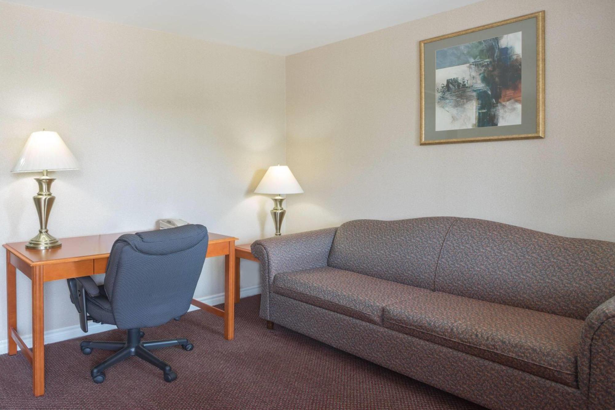 One-Bedroom Suite Two Queen Beds Non-Smoking