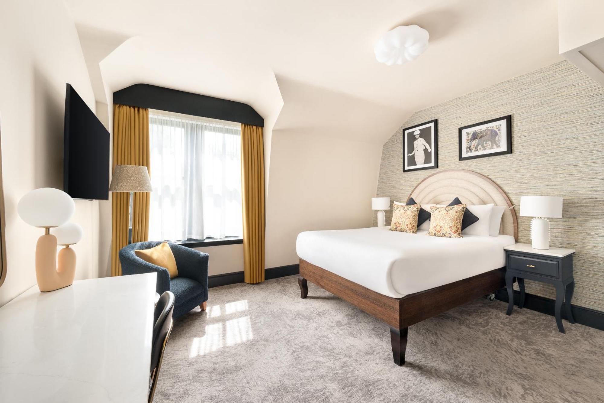 Standard Queen Room