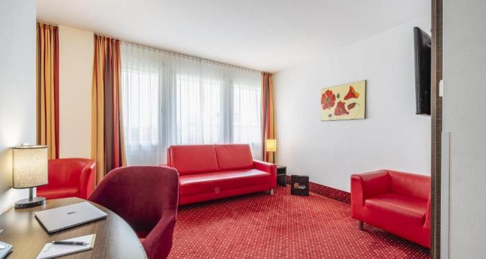 Family Room,1765723081:JPEG