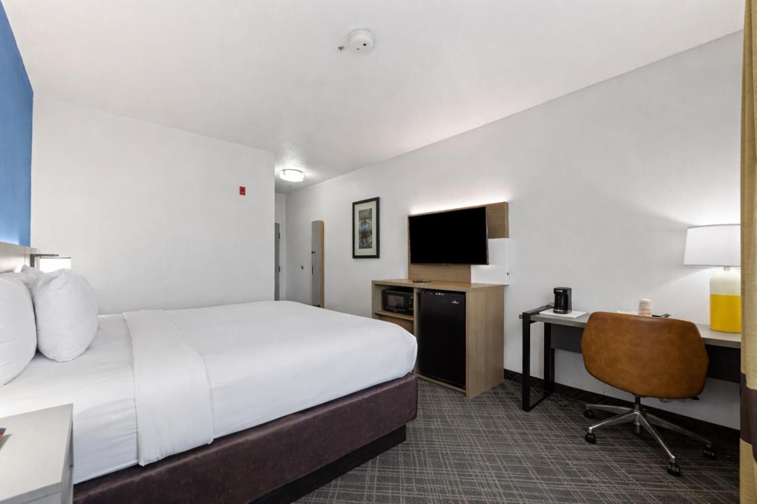 King Room Accessible or Non-Smoking