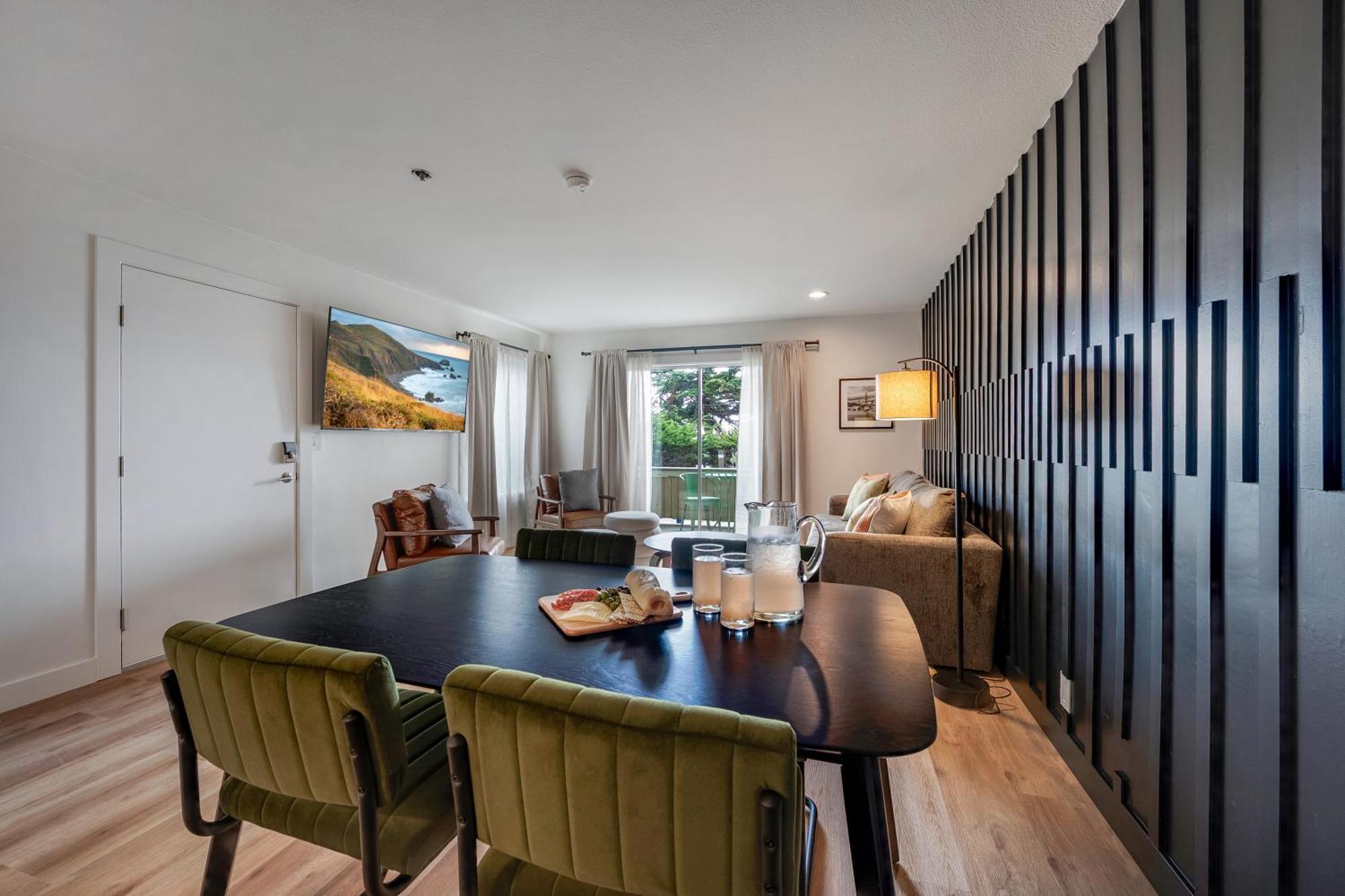Deluxe Family Suite