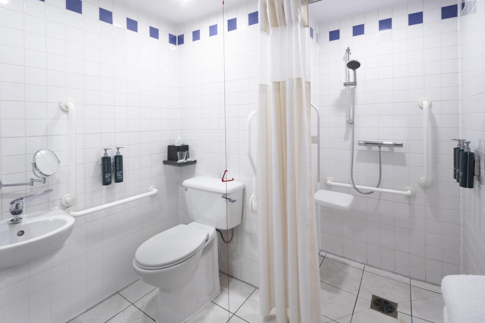 Queen Room Accessible
