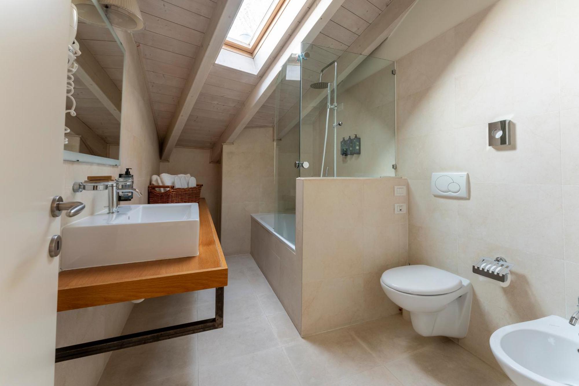 Triple Room Attic,1765802106:JPEG