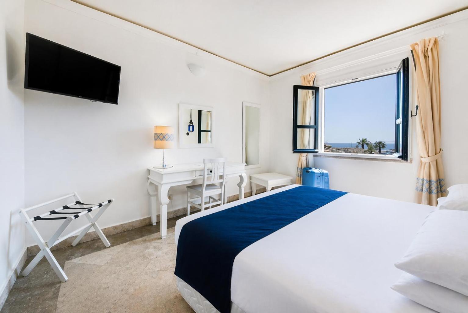 Double or Twin Room Sea View