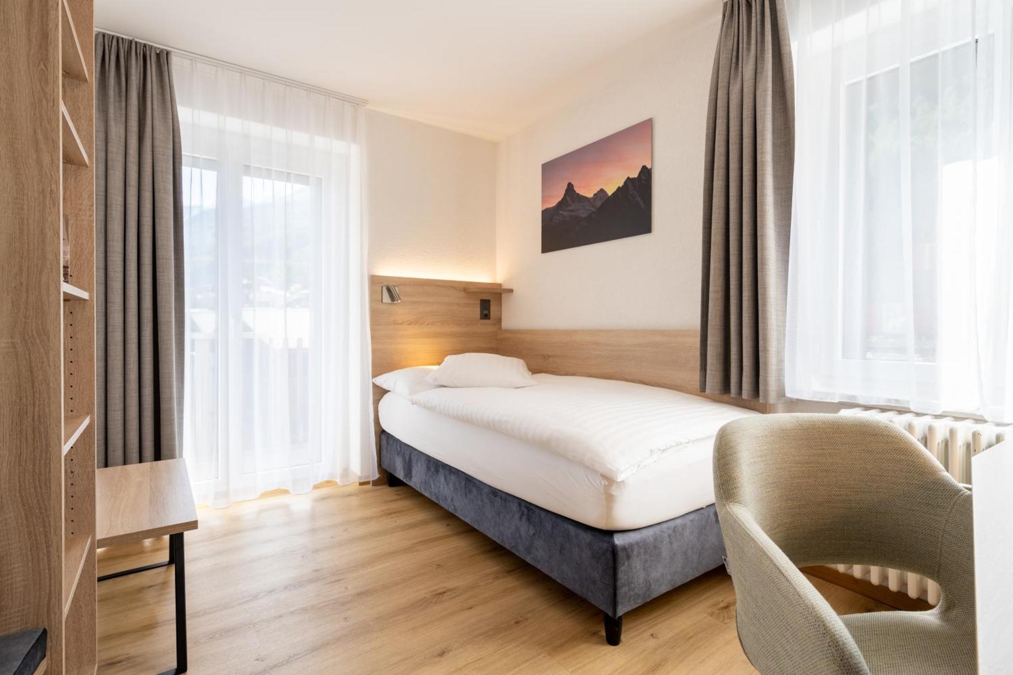 Single Room Mountain View