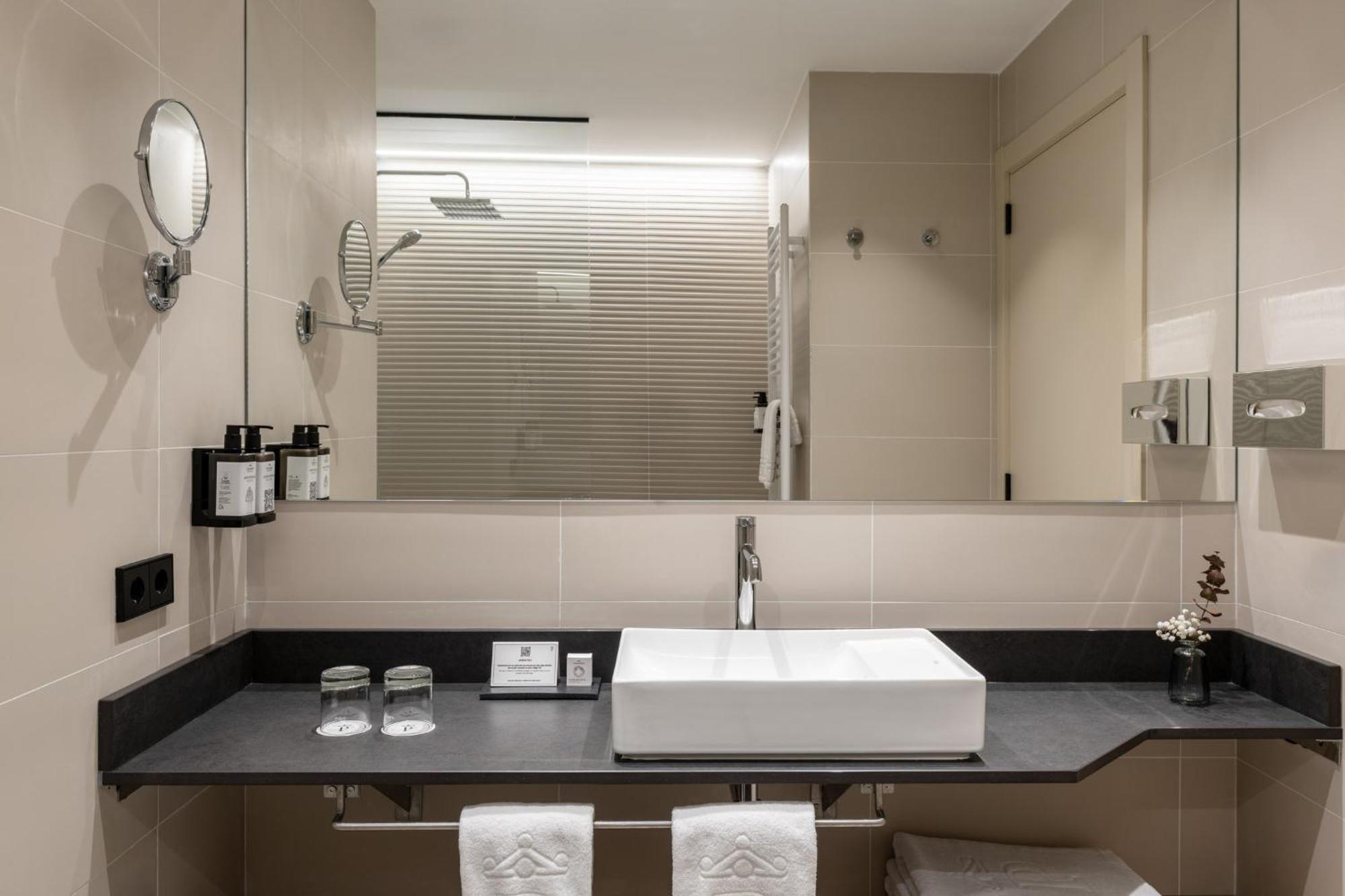 Standard Double Room,1765811835:JPEG